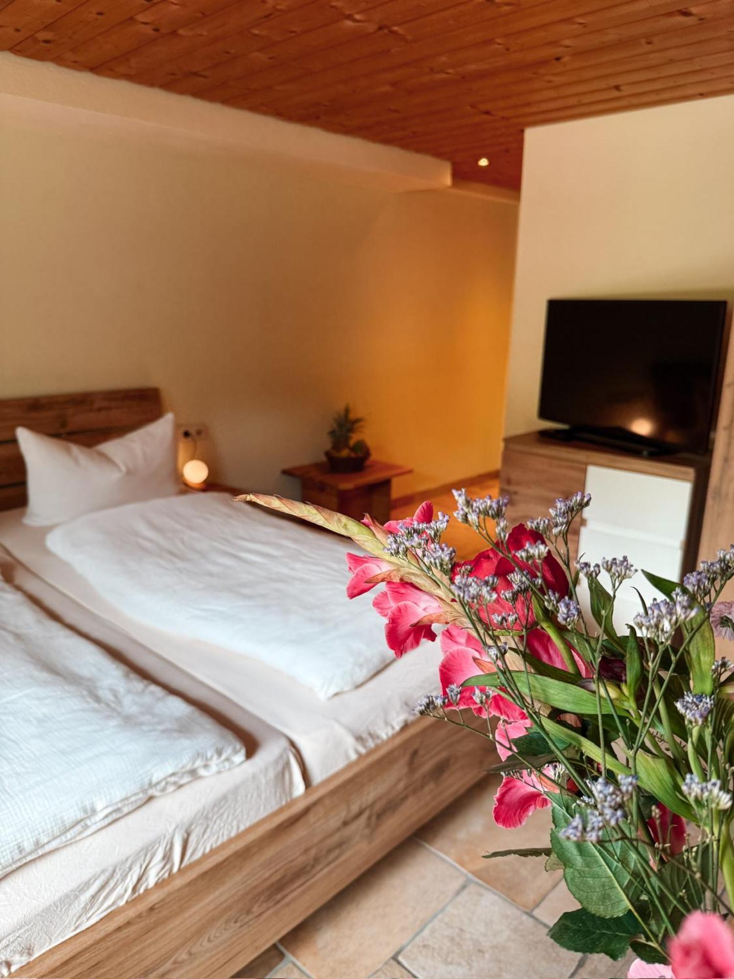 Small Double Room,1698283804:JPEG