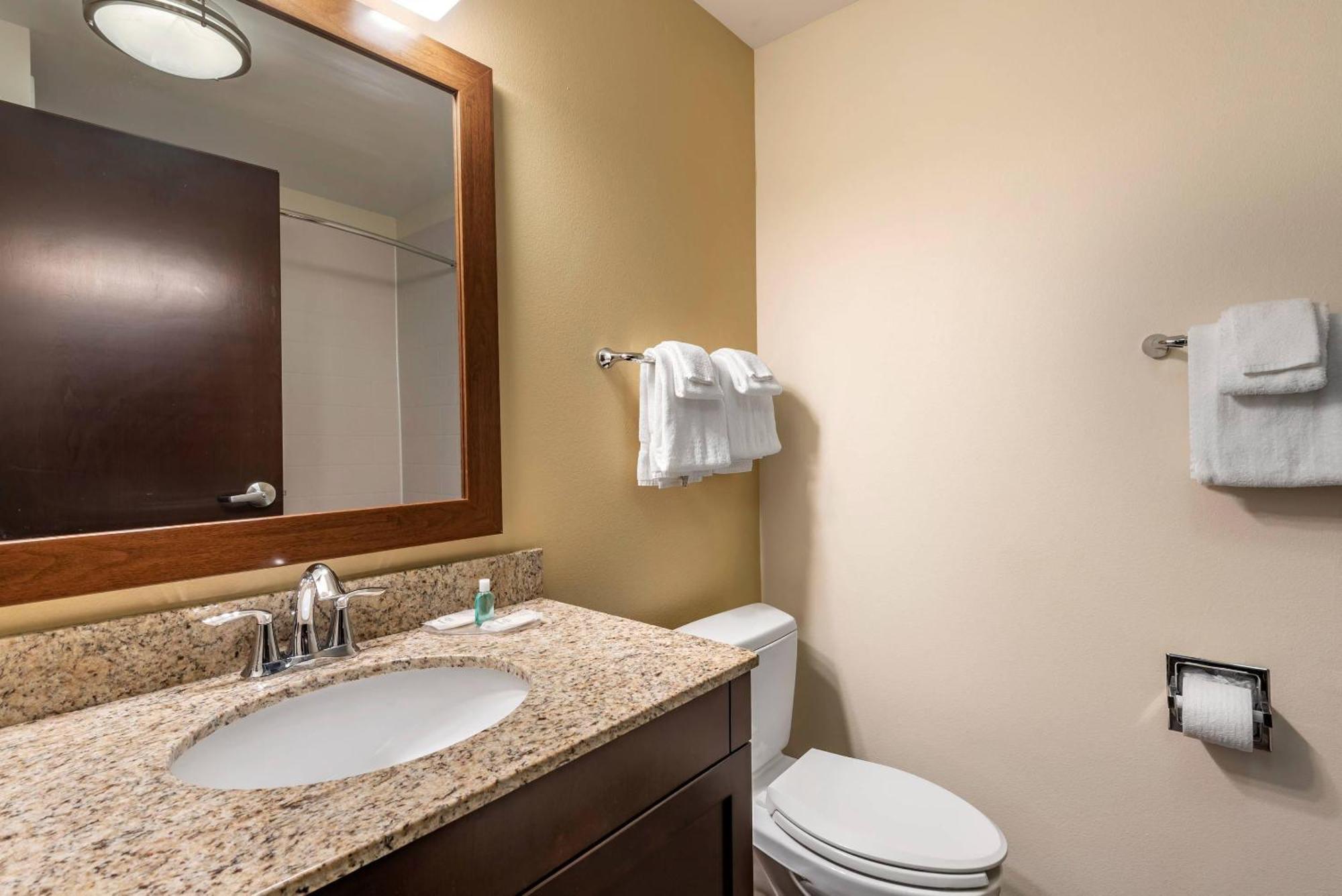 King Suite with Kitchen - Non-Smoking