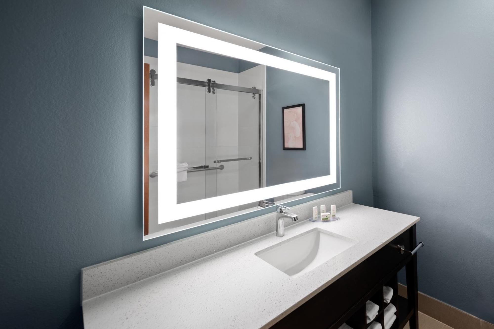 Queen Suite with Two Queen Beds, Mobility Access and Bathtub with Grab Bars, Non-Smoking