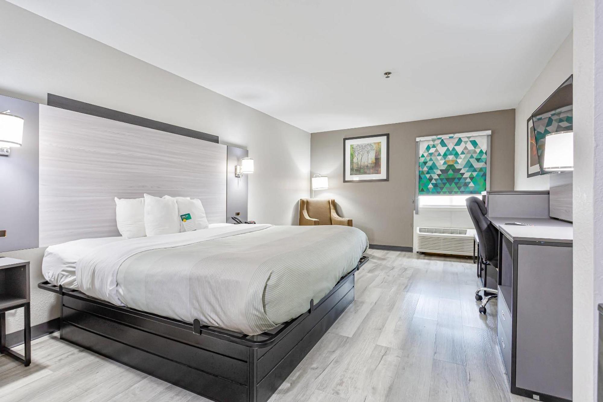 King Room - Accessible/Non-Smoking