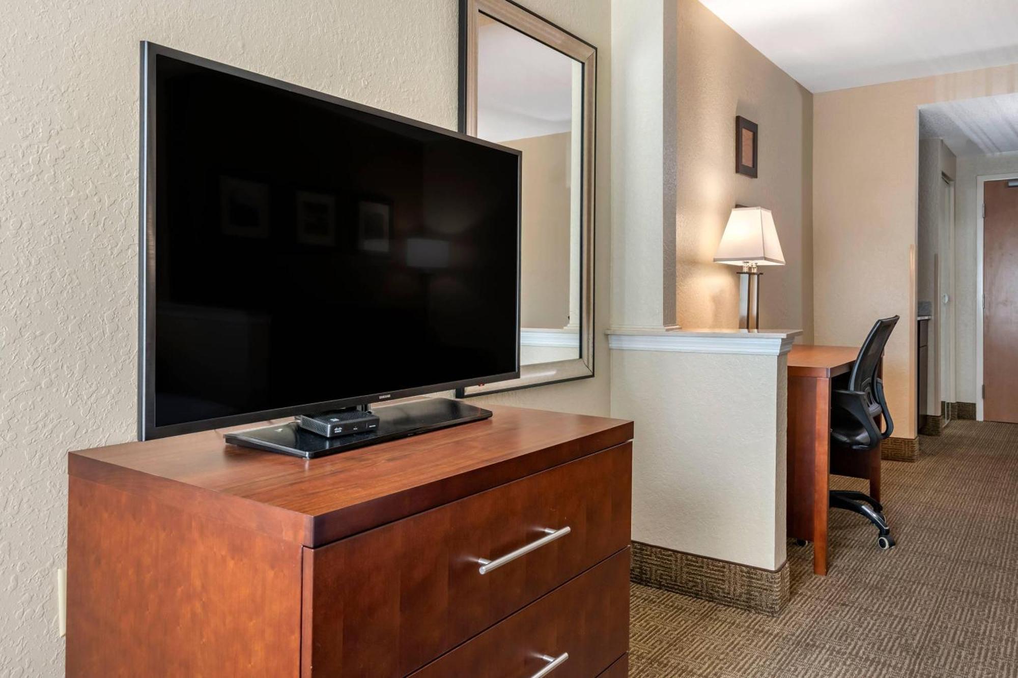 Queen Room with Two Queen Beds - Non Smoking