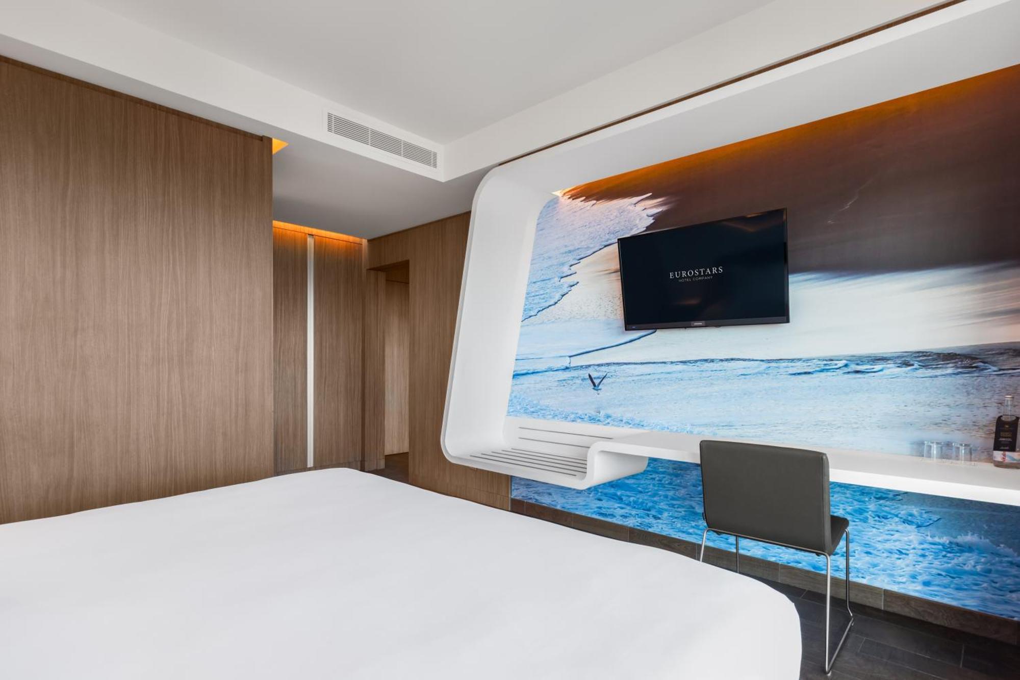 Suite Júnior com Varanda e Vista Mar