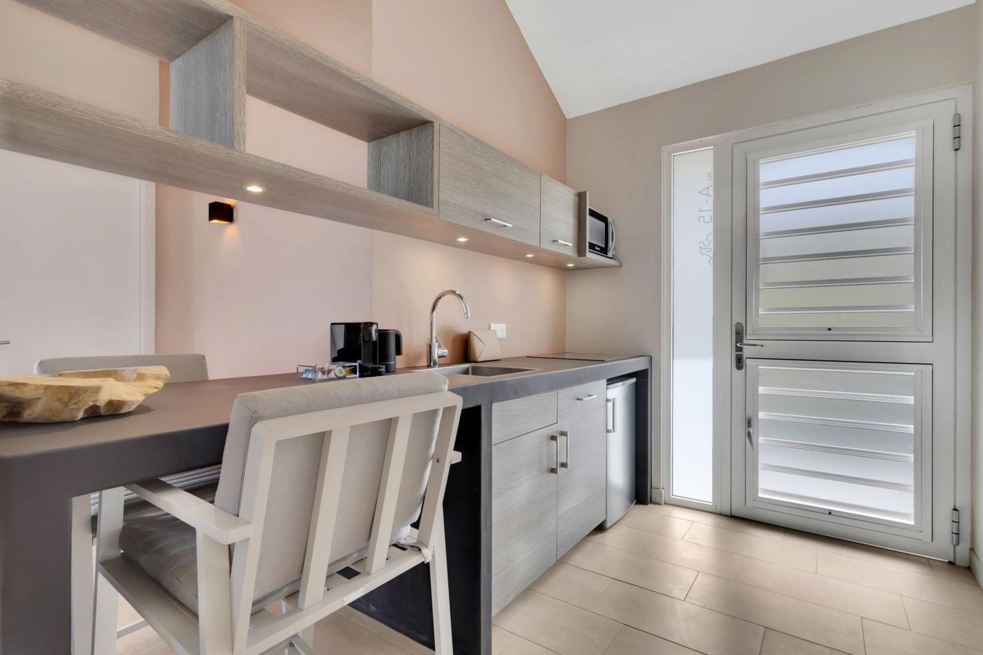 One Bedroom Apartment One King Bed Premium Location,1699119773:JPEG