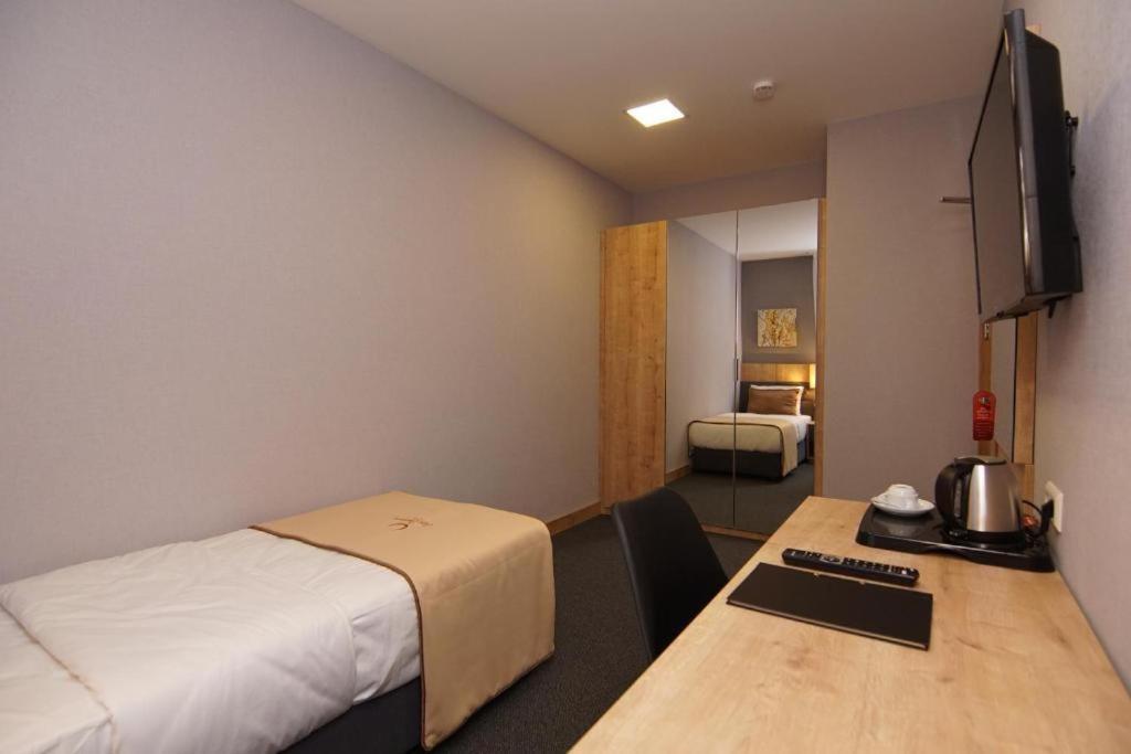 Single Room with Shared Shower and Toilet,1699248851:JPEG