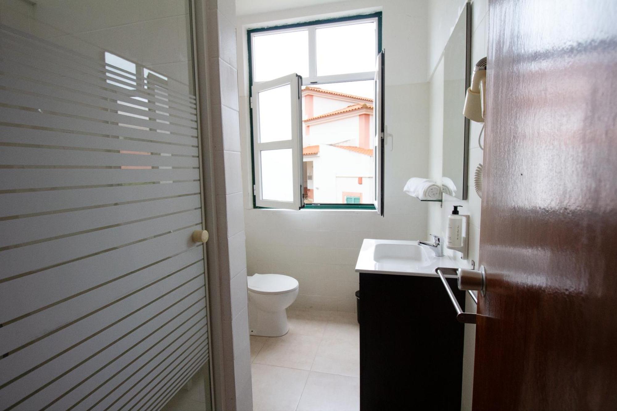 Standaard Tweepersoonskamer met 1 of 2 Bedden en Balkon