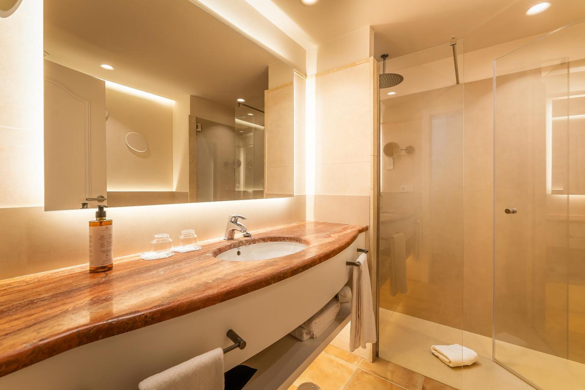 Suite Junior con vistas a la piscina
