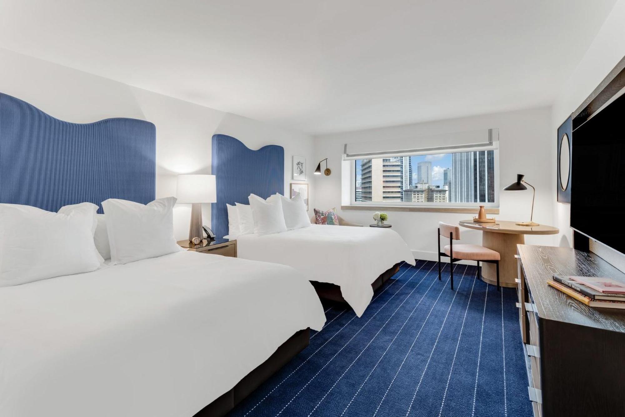 Classic Kamer met 2 Queensize Bedden en Uitzicht op de Stad