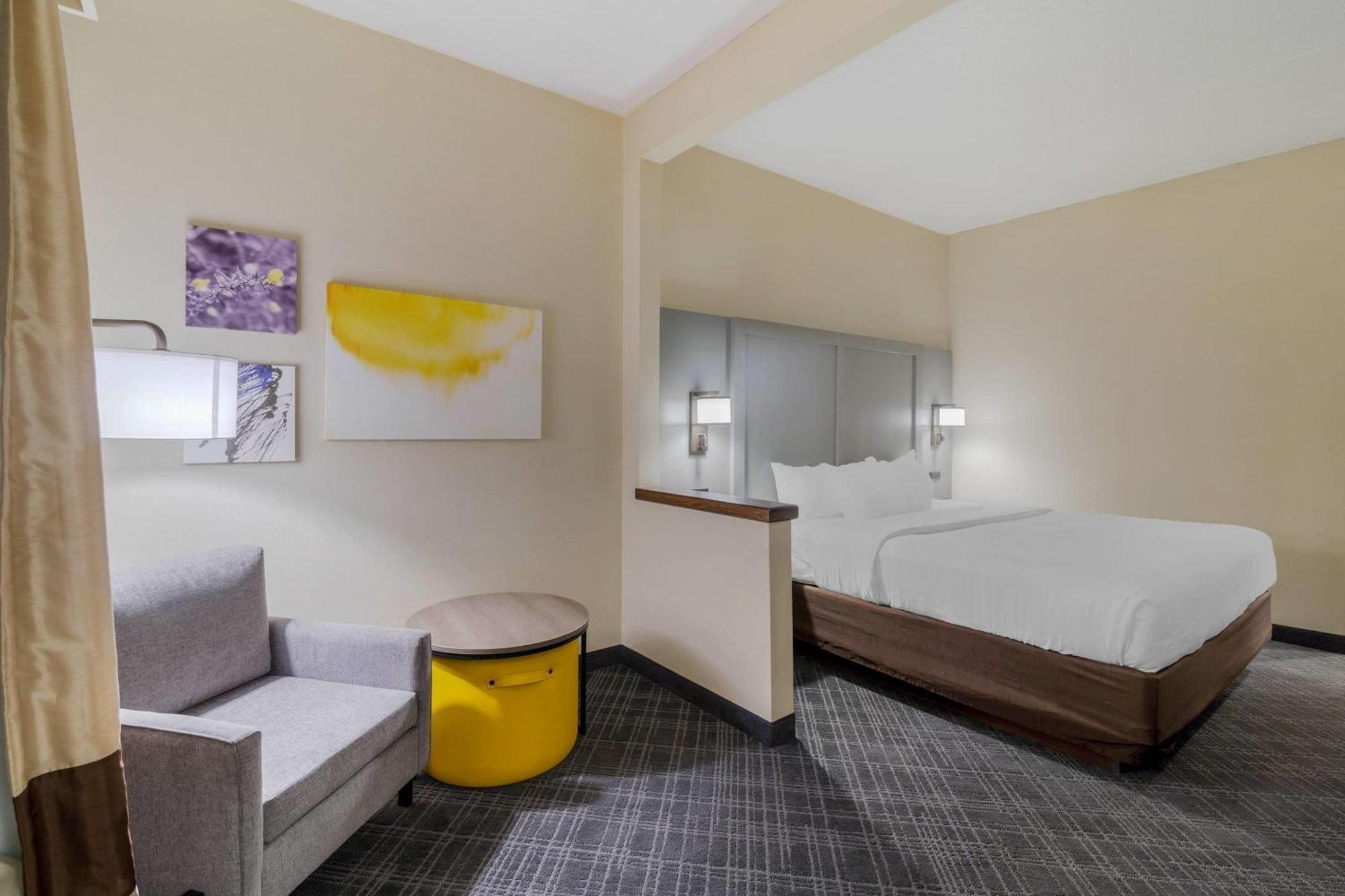 King Room with Sofa Bed - Non-Smoking