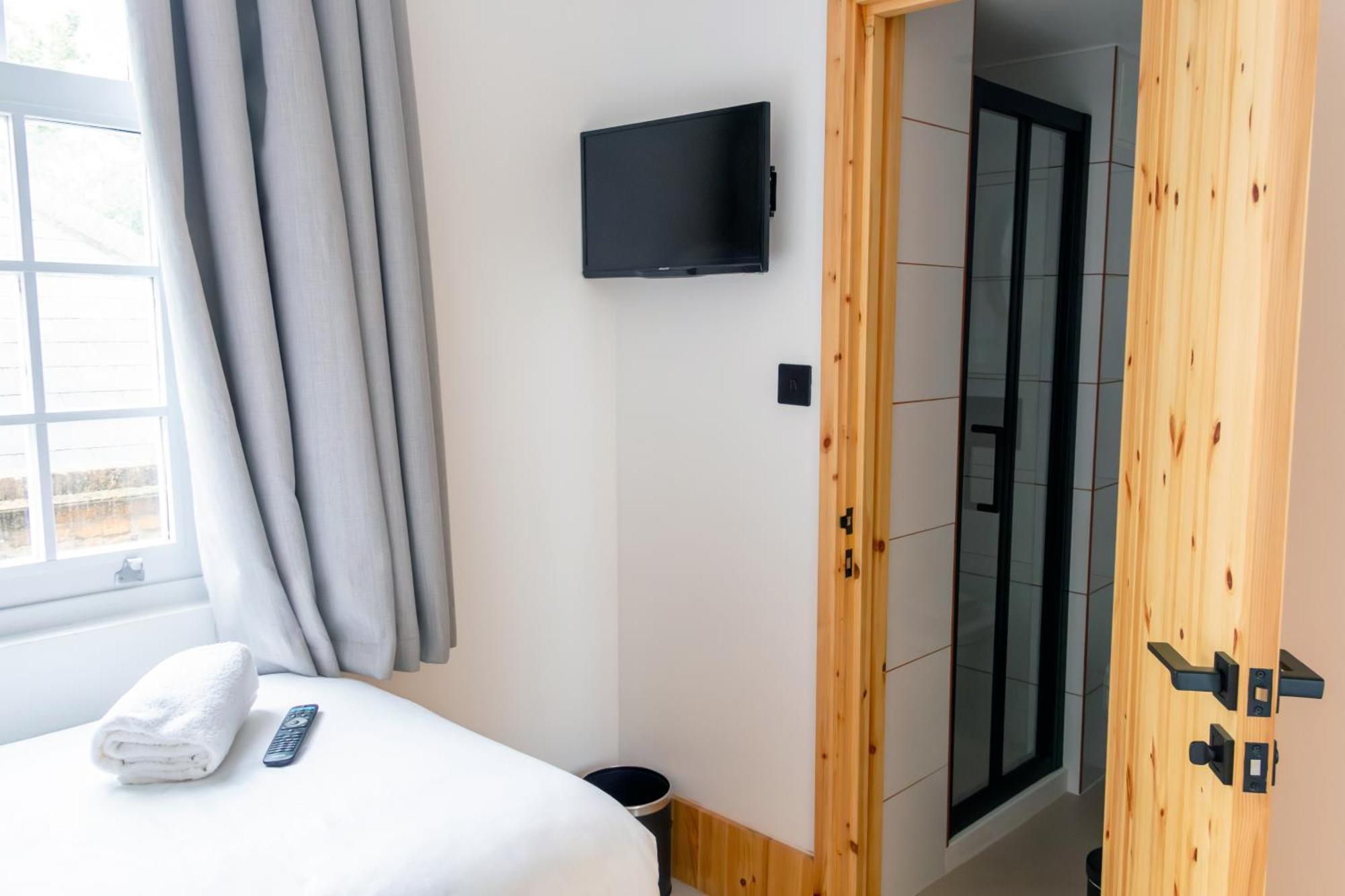 Quarto Individual com Janela