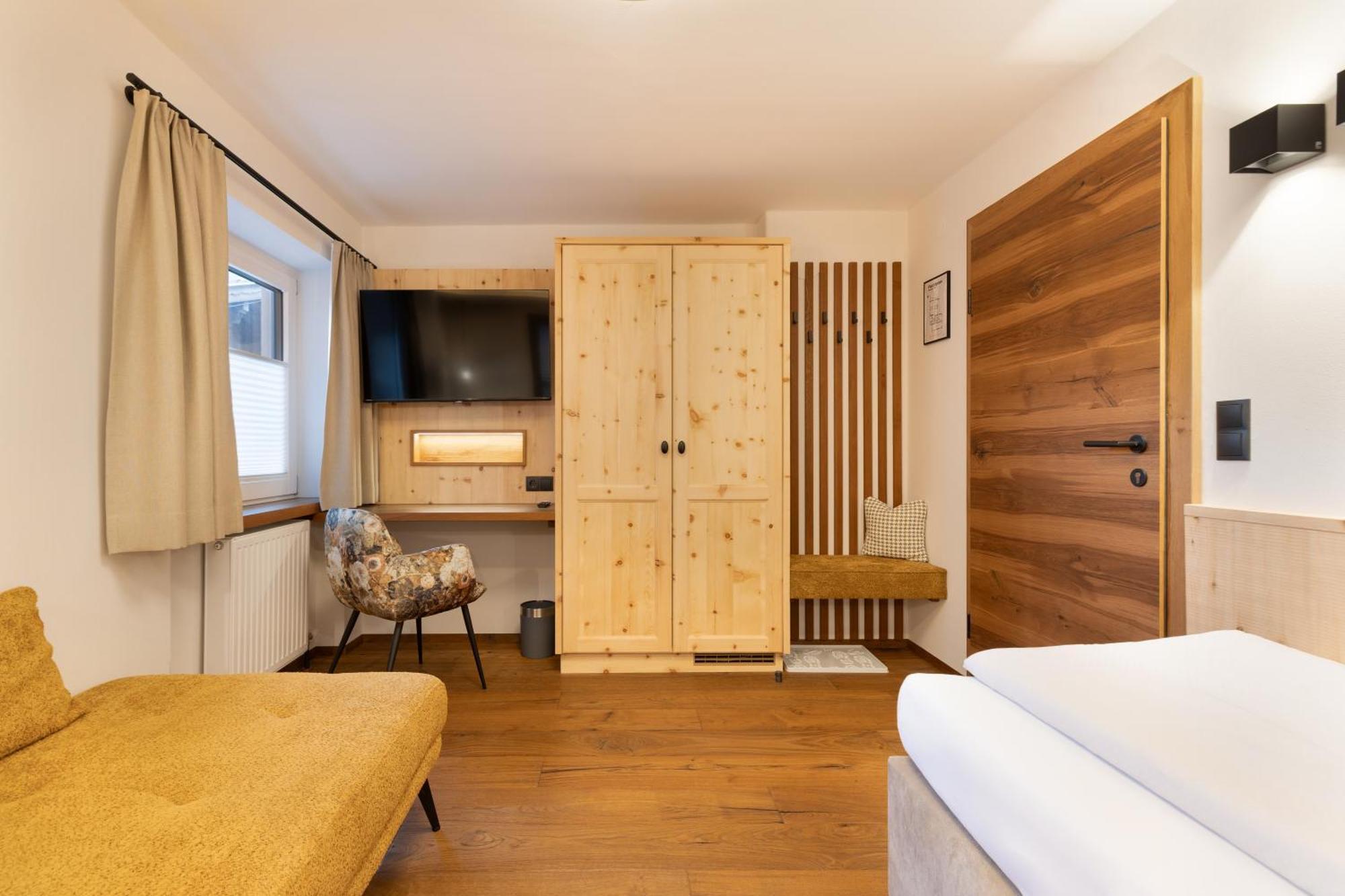 Kleines Zweibettzimmer