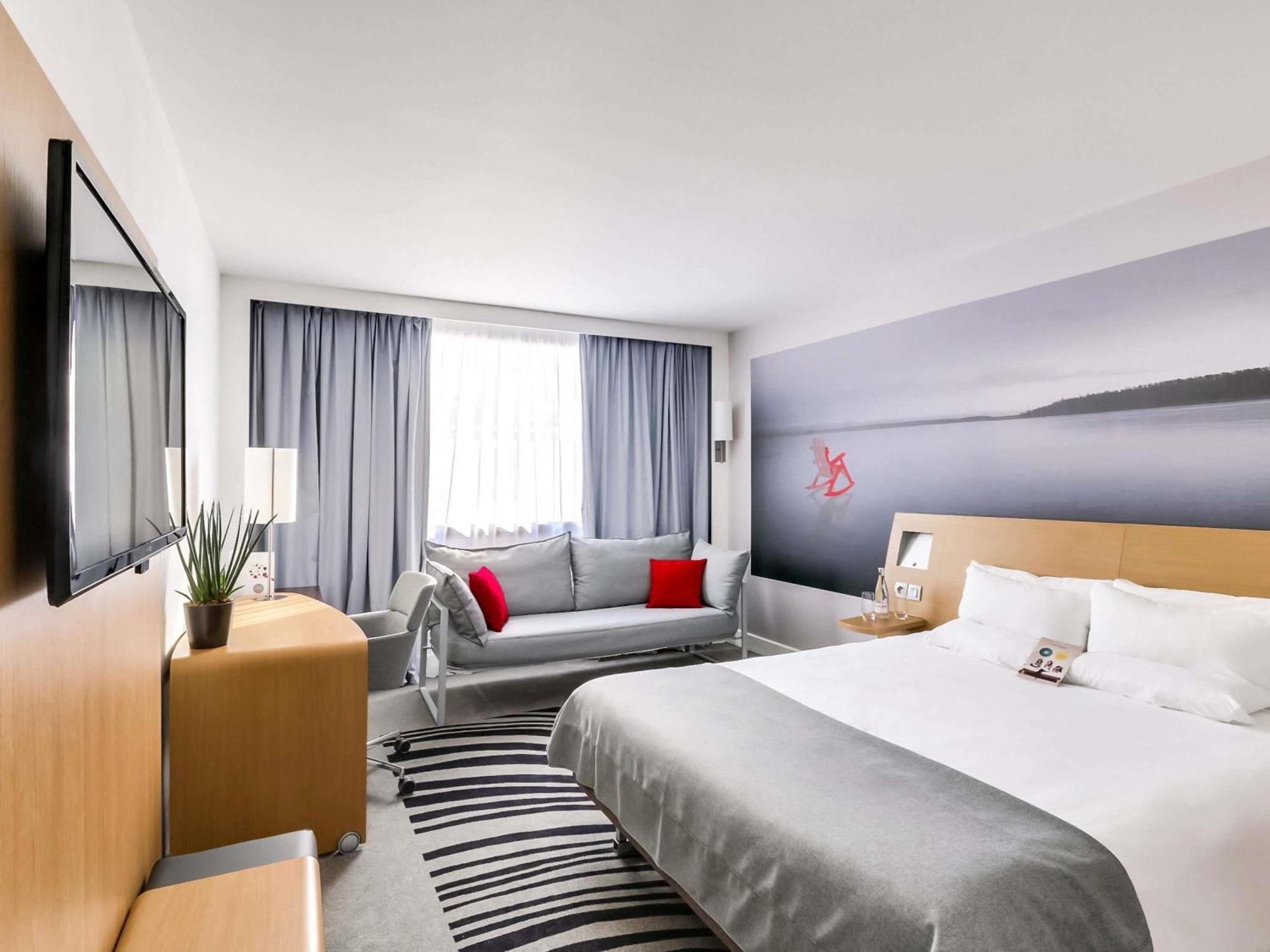 Doppelzimmer mit Doppelbett und Doppelschlafsofa