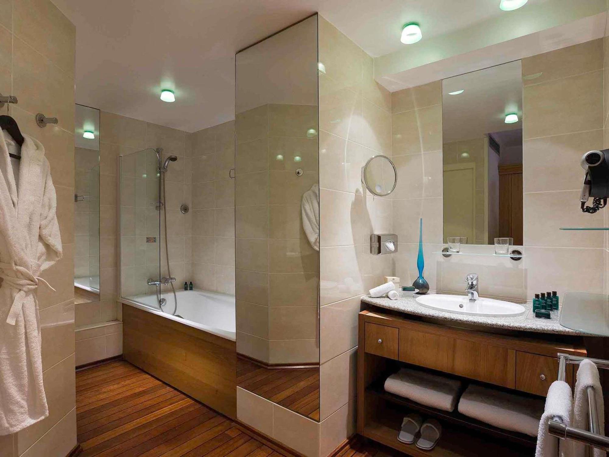 Superior Double Room with Partial Sea View