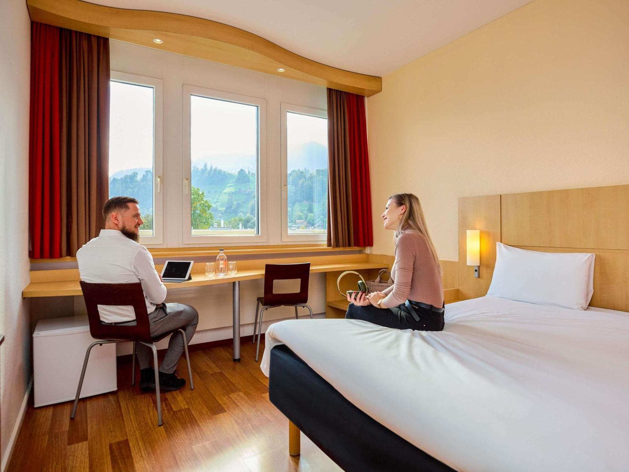 Standard Doppelzimmer mit Bergblick