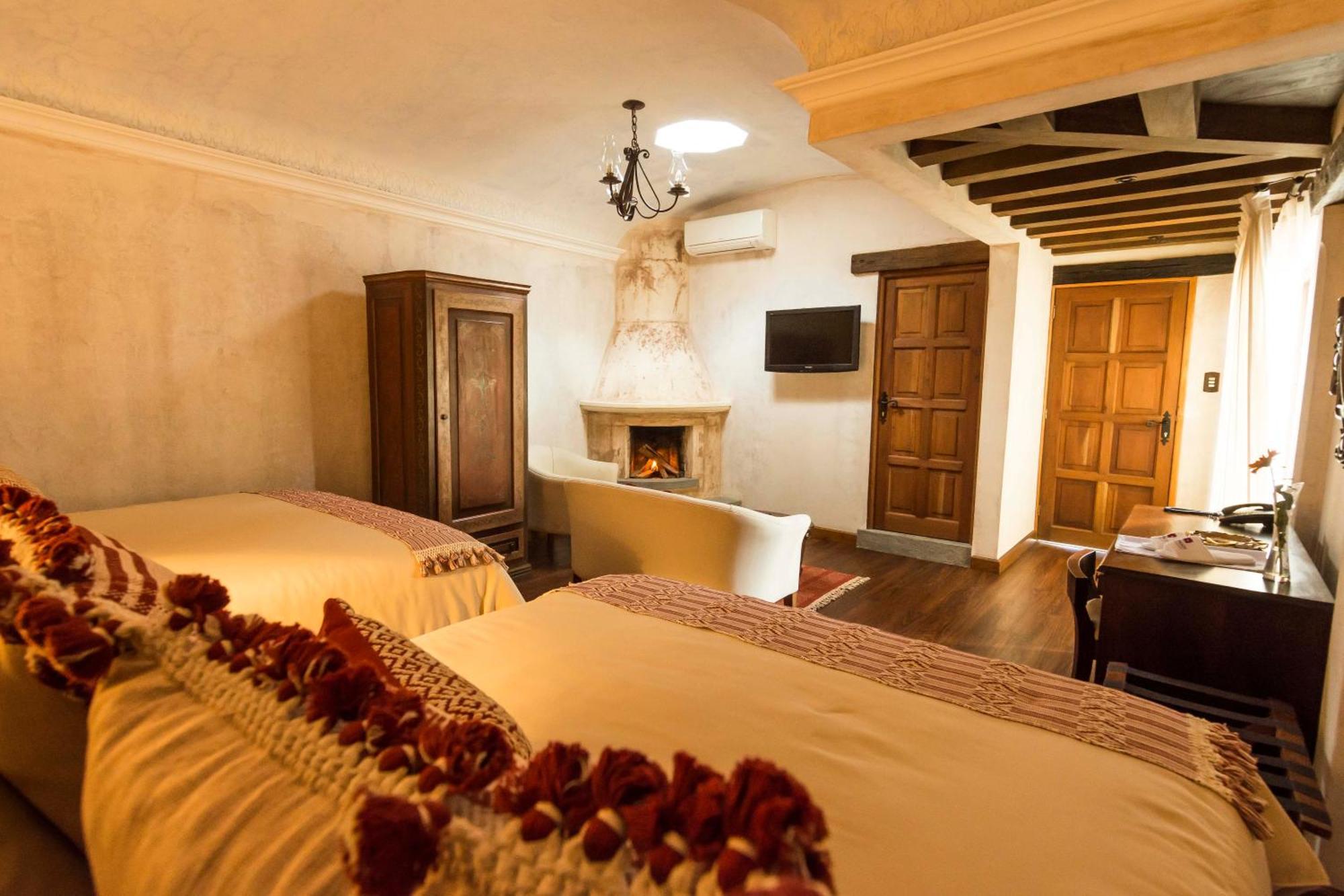 Junior Suite (2 Queen Beds)