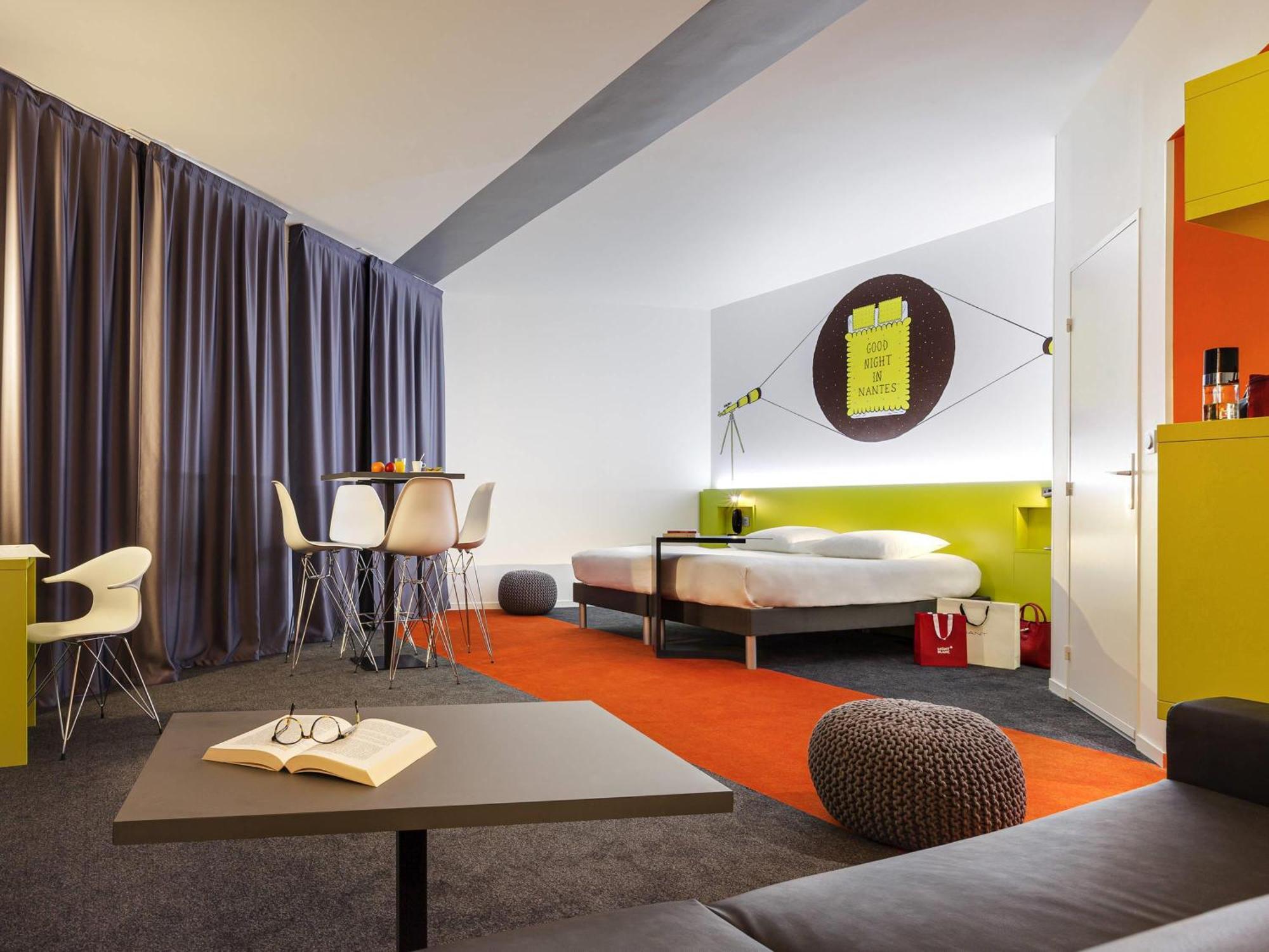 Standard Family Suite with One Double Bed and Twin Beds,1729982714:JPEG