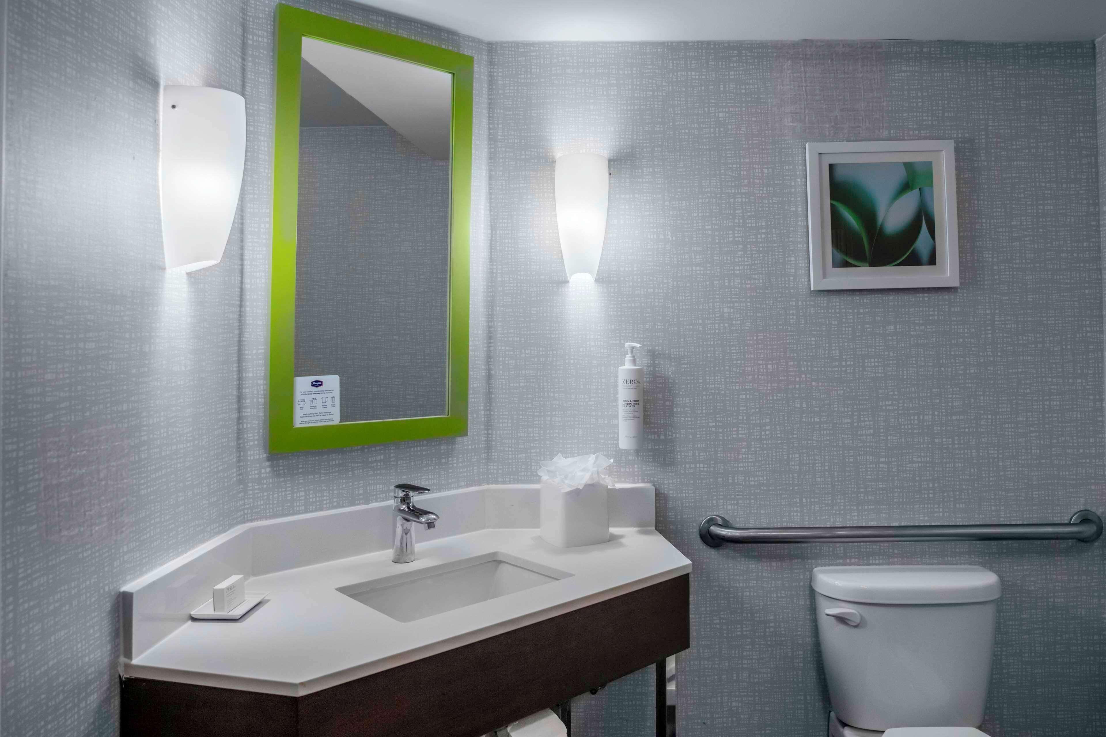 Double Room - Mobility/Hearing Access with Bathtub