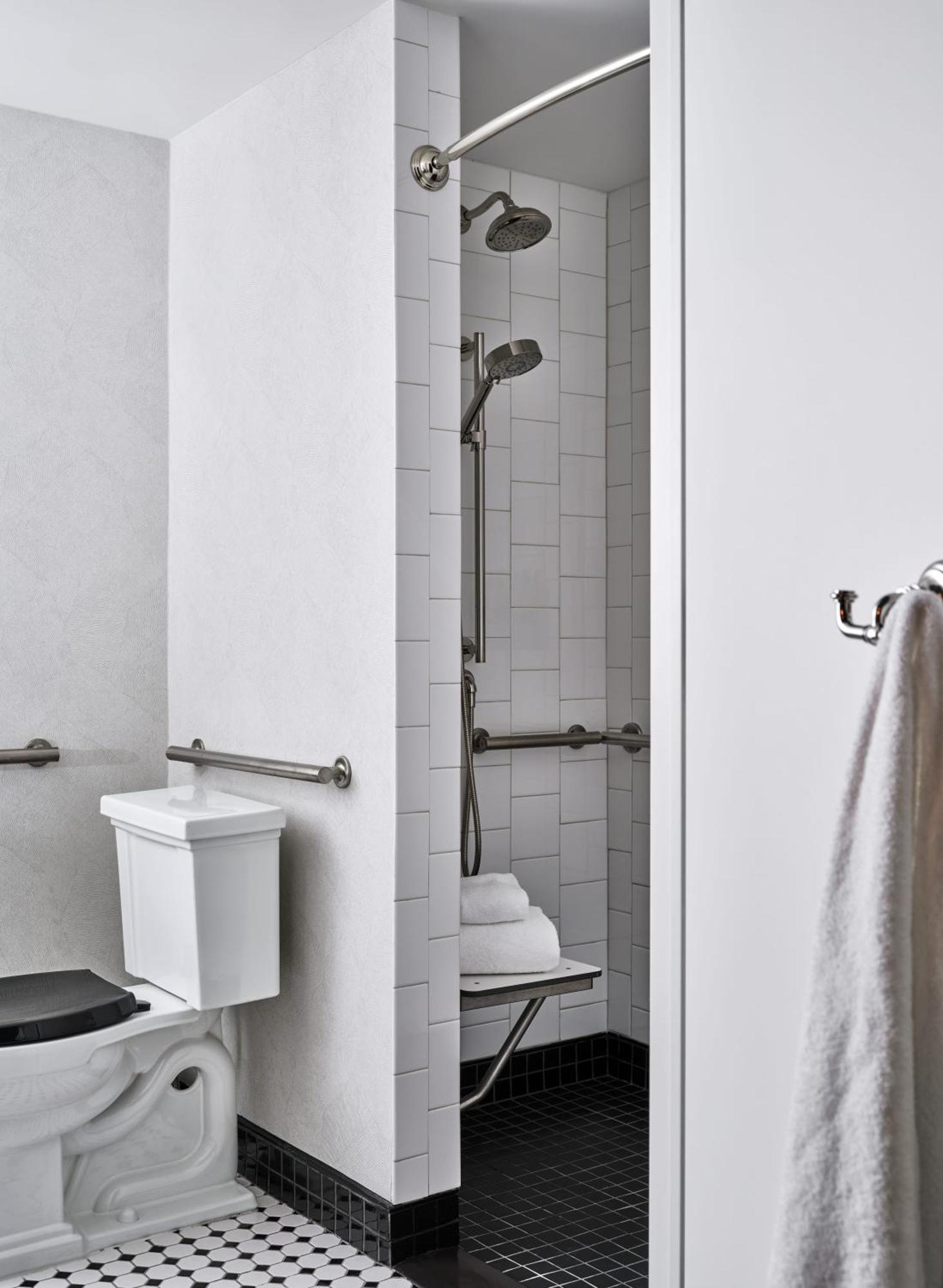 Kamer met Queensize Bed - Geschikt voor Gasten met een Lichamelijke Beperking