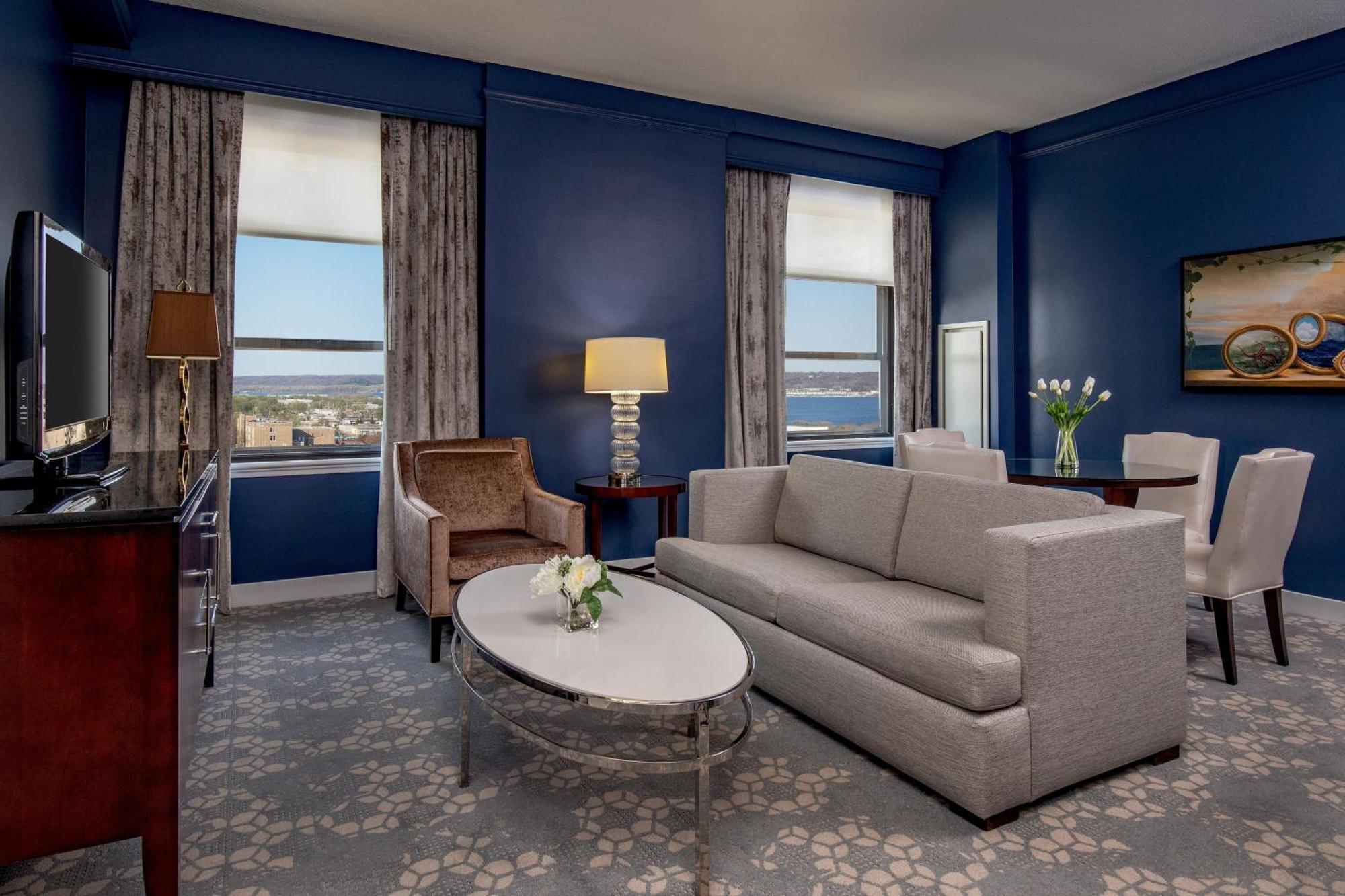 One-Bedroom Double Suite,1618286012:JPEG