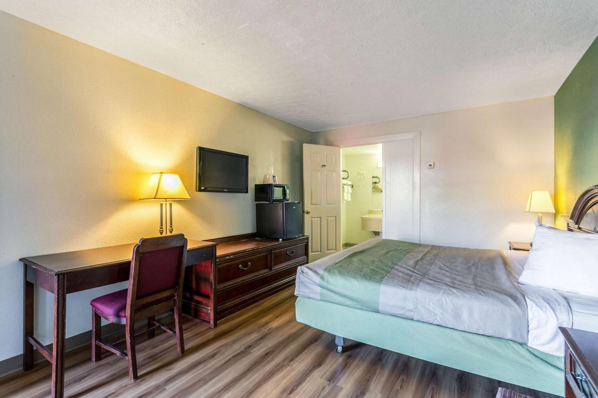 1 King Bed Non-Smoking