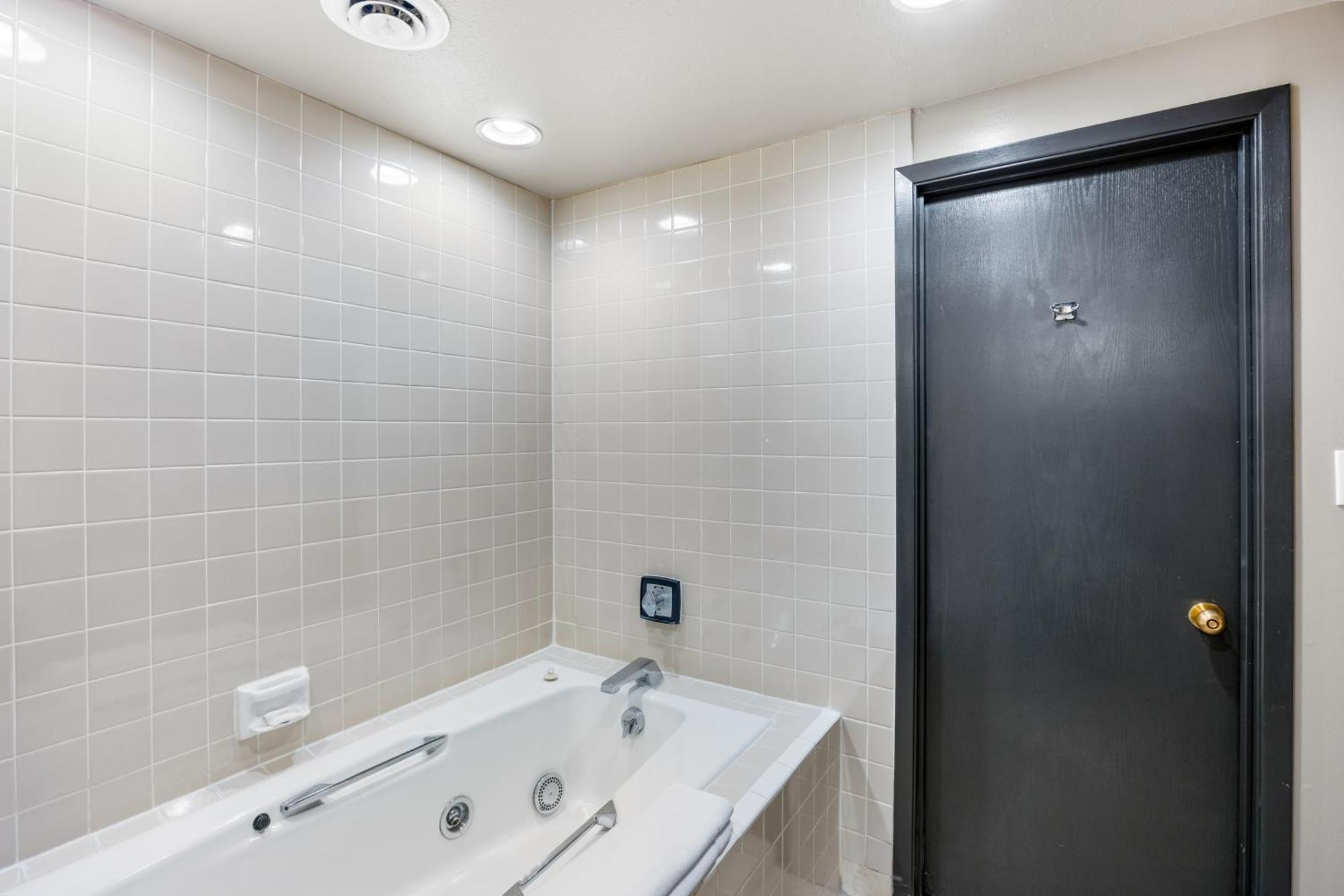 Chambre Lit King-Size - Accessible aux Personnes à Mobilité Réduite