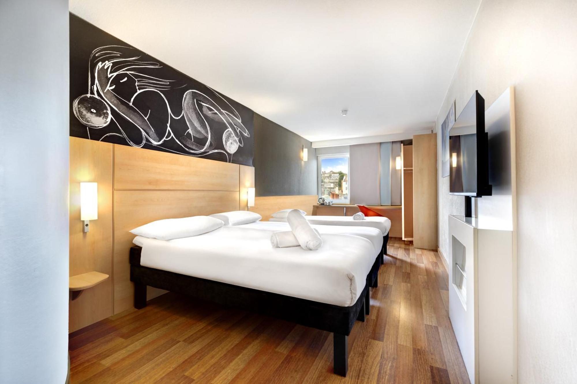 Chambre Standard Avec Trois Lits Simples