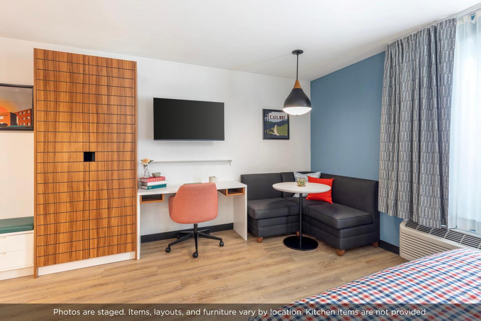1 Queen Studio Suite