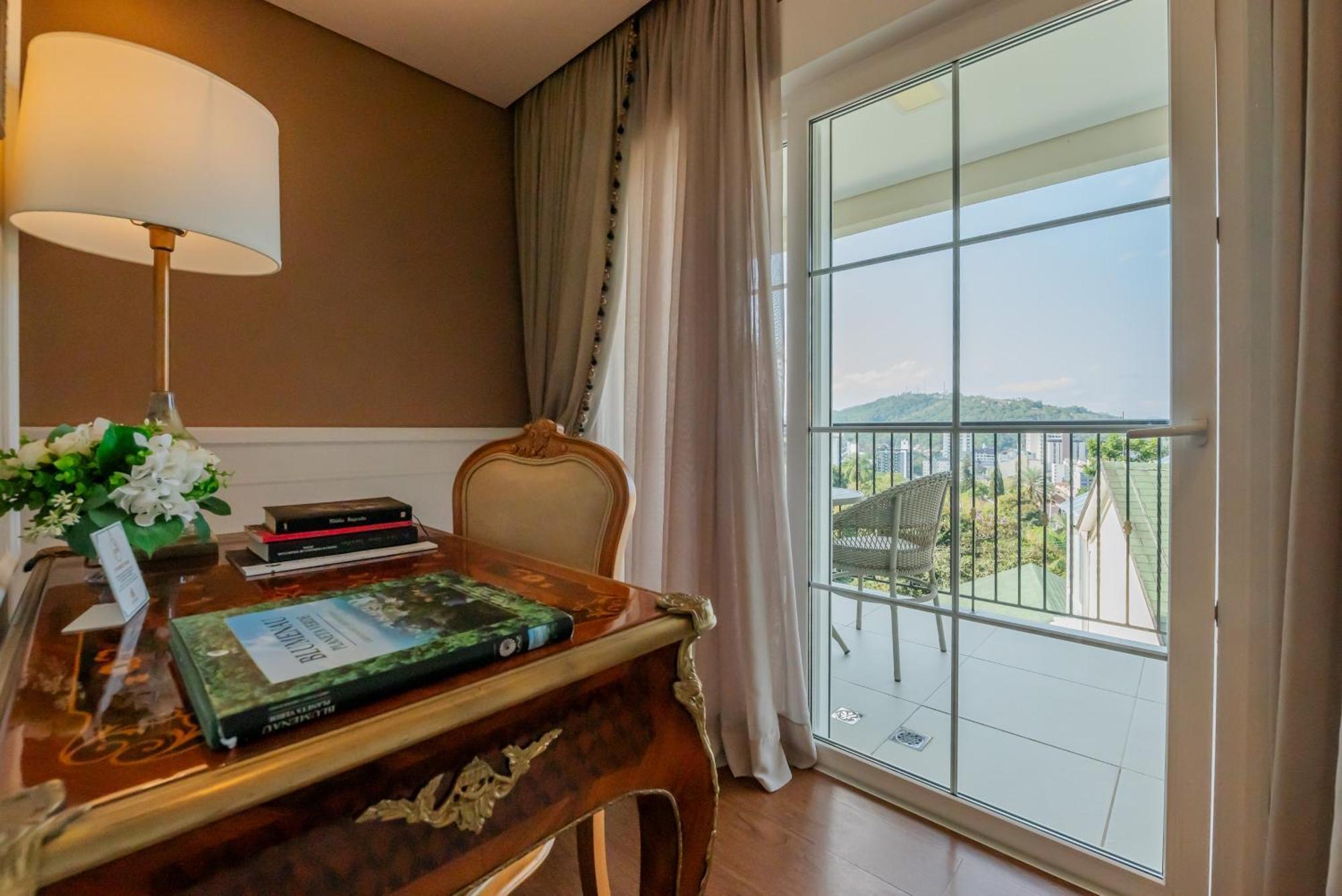 Quarto com Cama King-size e Varanda