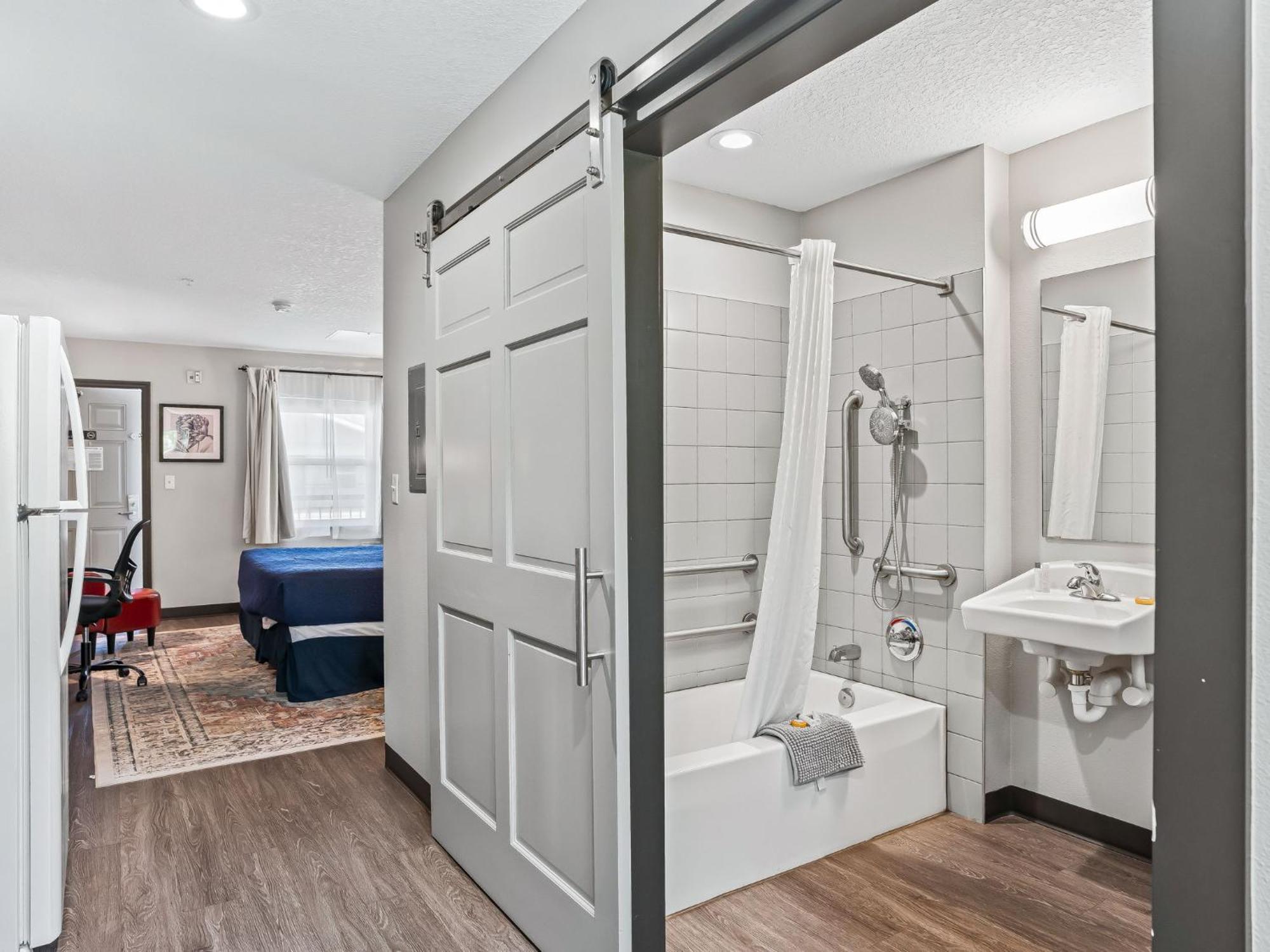 King Suite with Roll-in Shower - Mobility Accessible/Non-Smoking