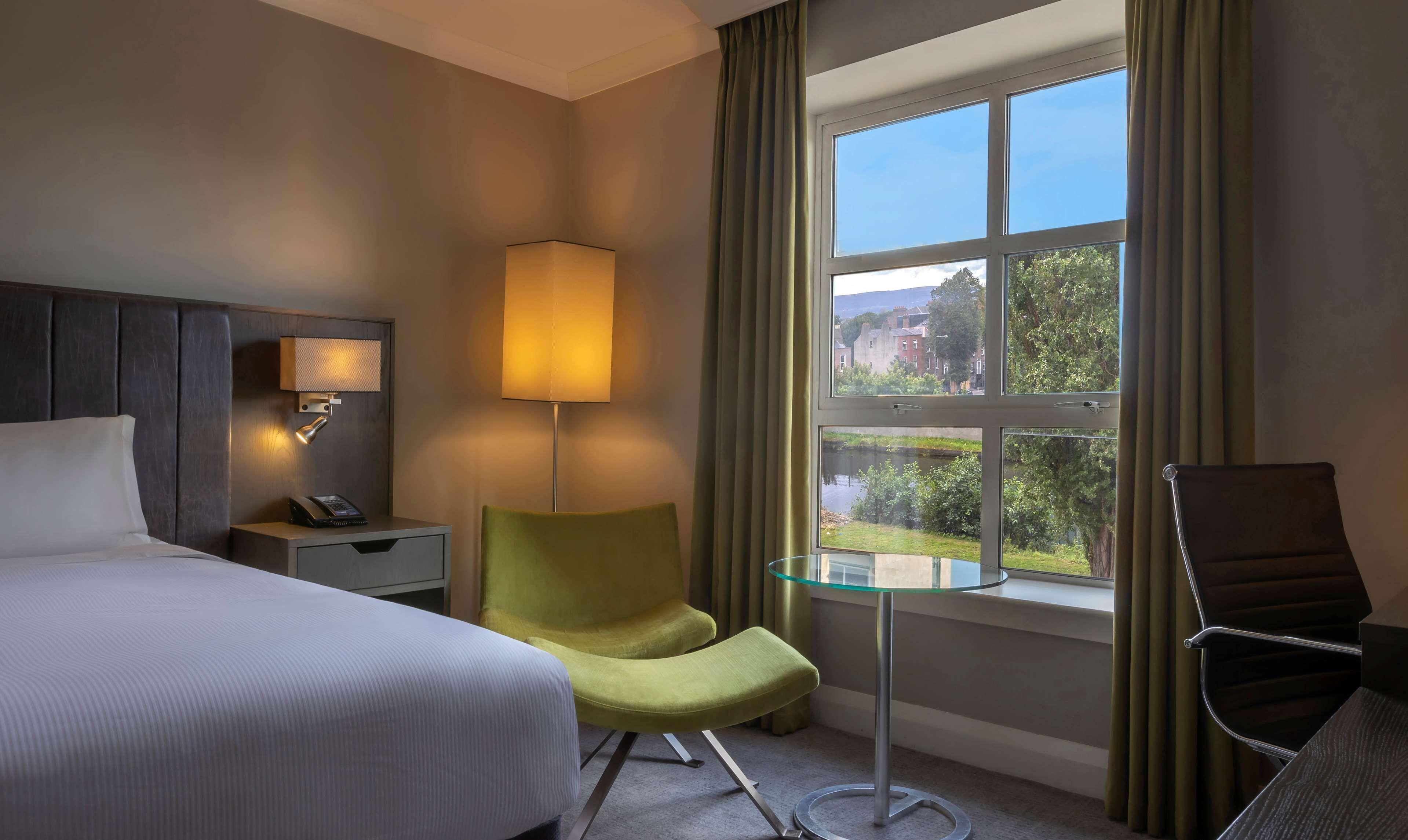 Chambre Lit King-Size Standard avec Vue sur Canal