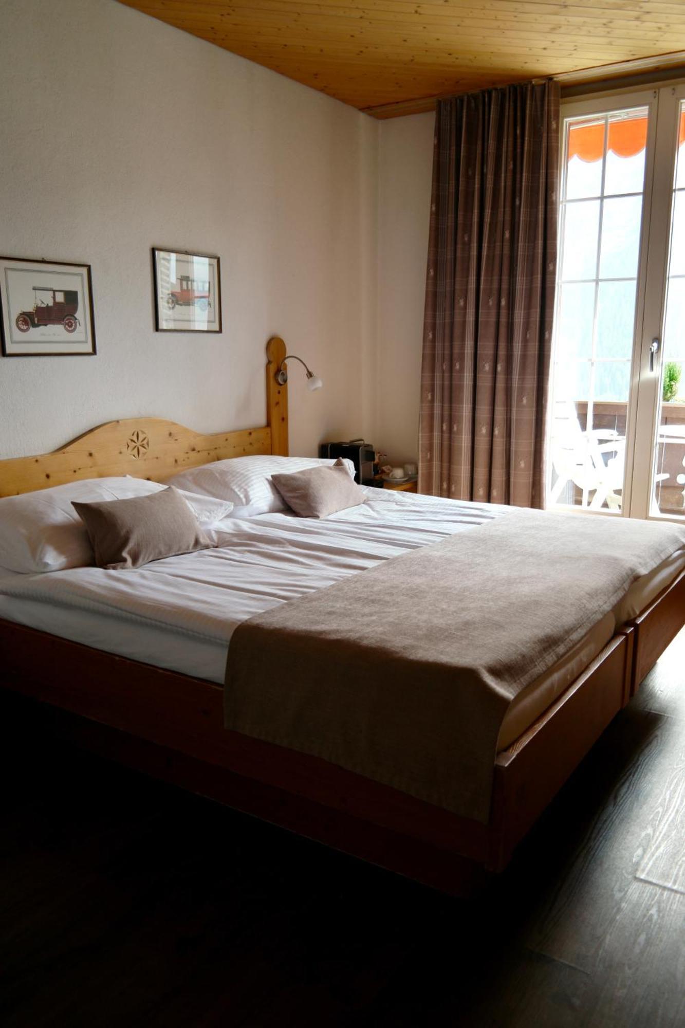 Zweibettzimmer mit Bergblick