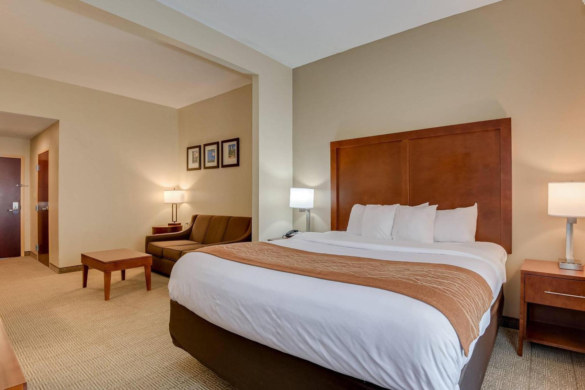 King Suite with Sofa Bed - Non-Smoking
