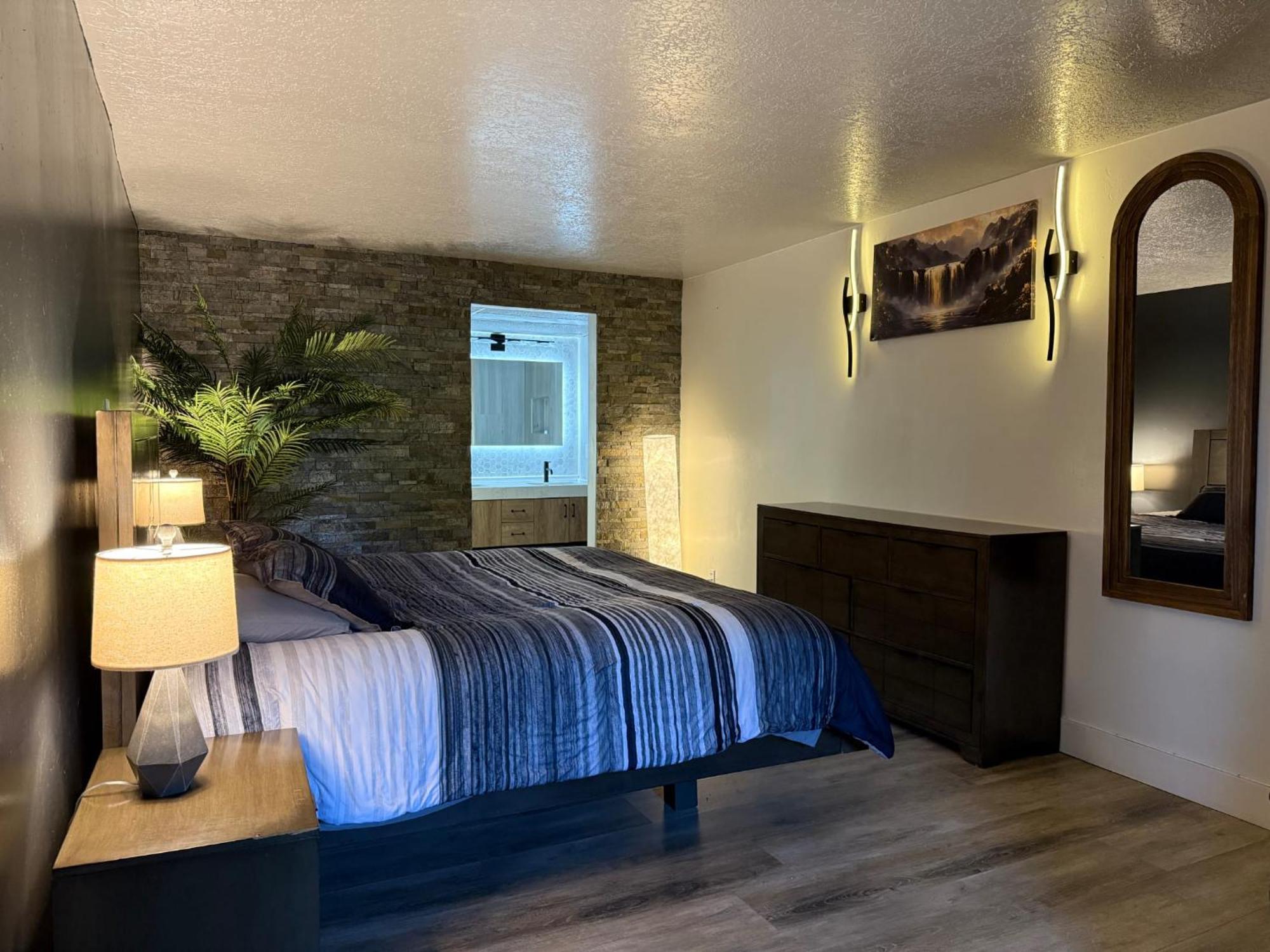 Deluxe King Suite