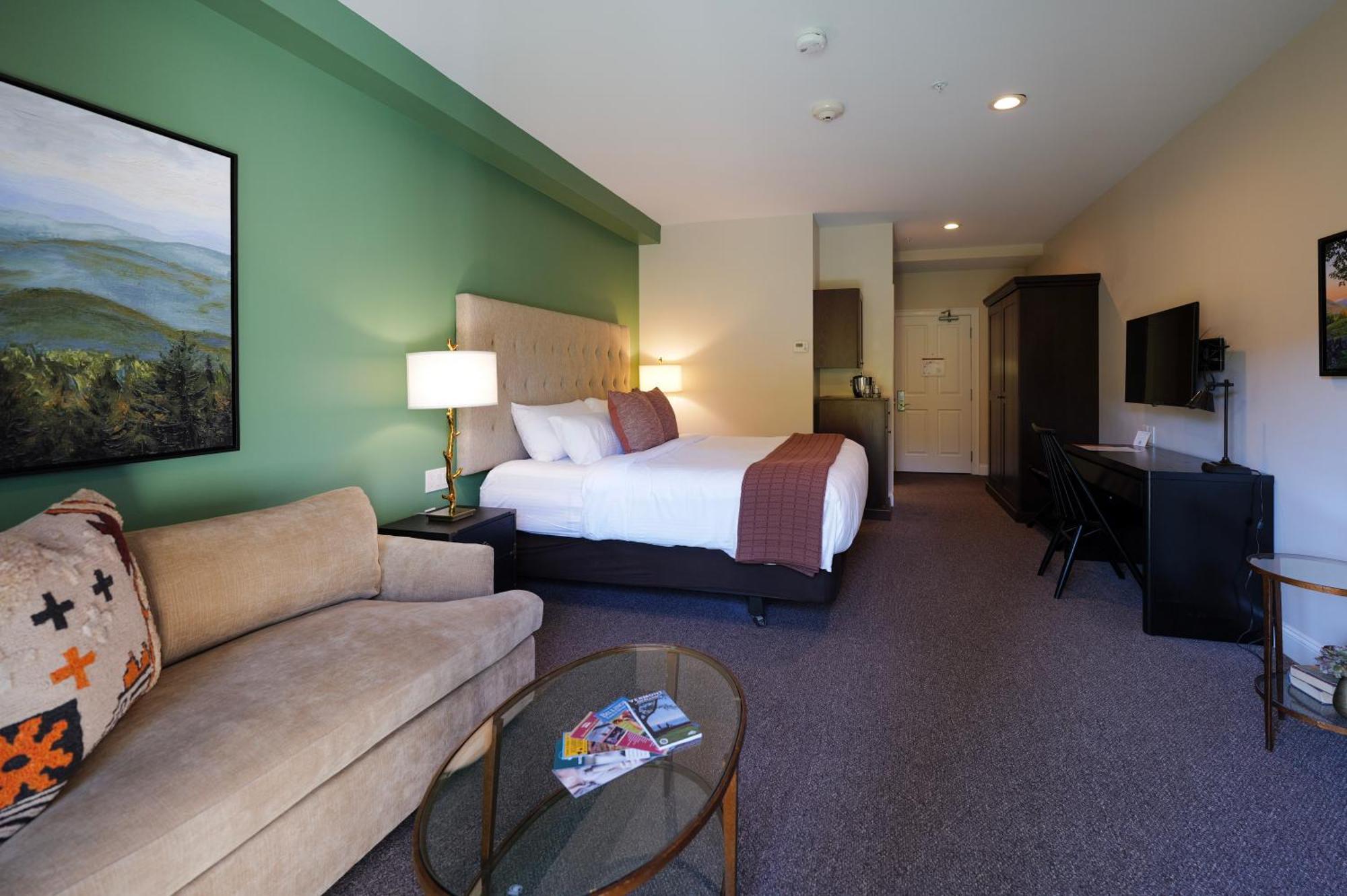 Pond Ridge Pet Friendly King Room