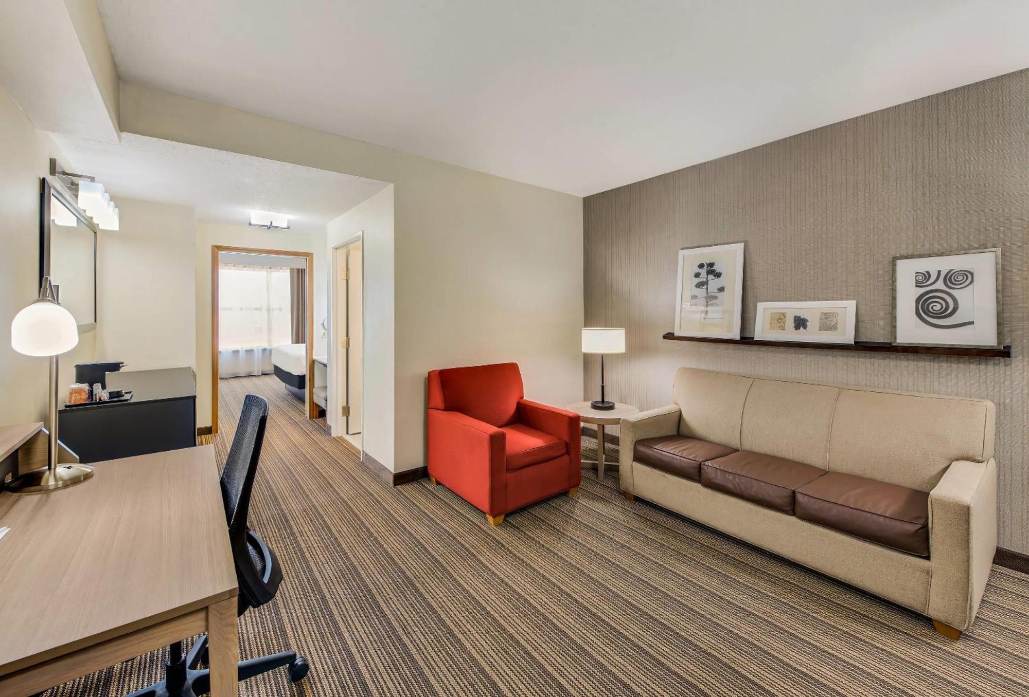 One-Bedroom King Suite with Sofa Bed - Non-Smoking