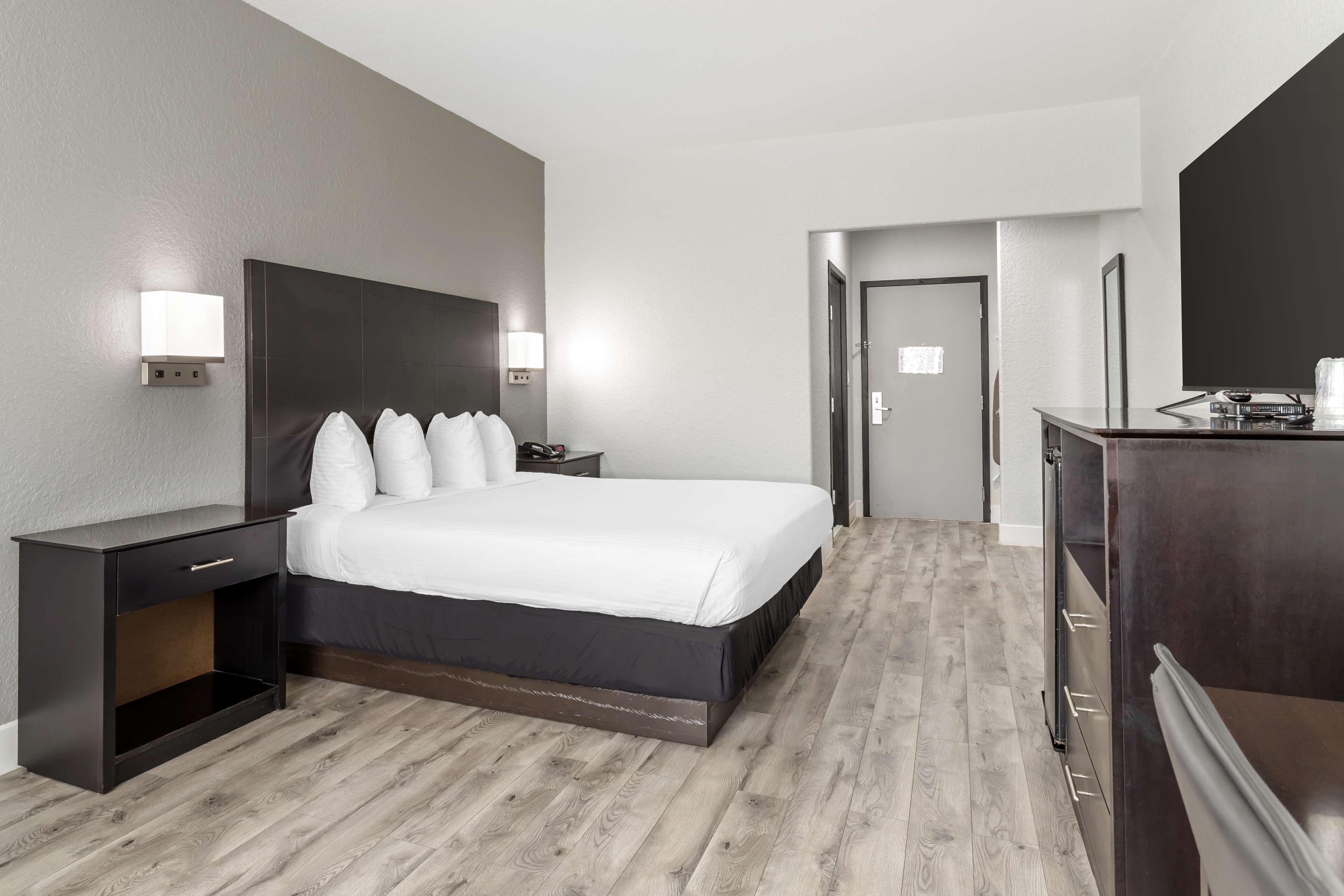 King Room - Non-Smoking