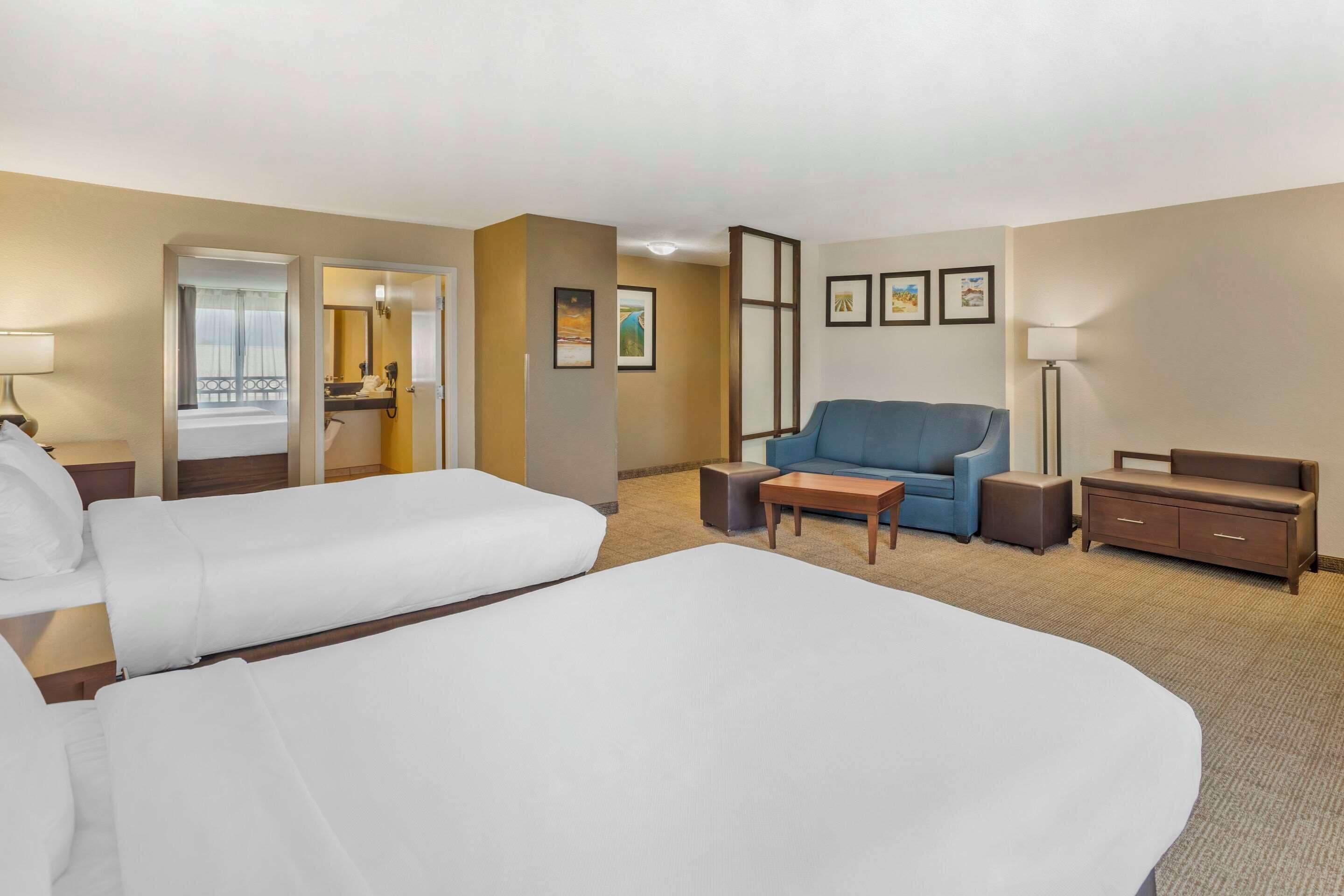 Queen Suite with Two Queen Beds and Roll-in Shower - Accessible/ Non Smoking