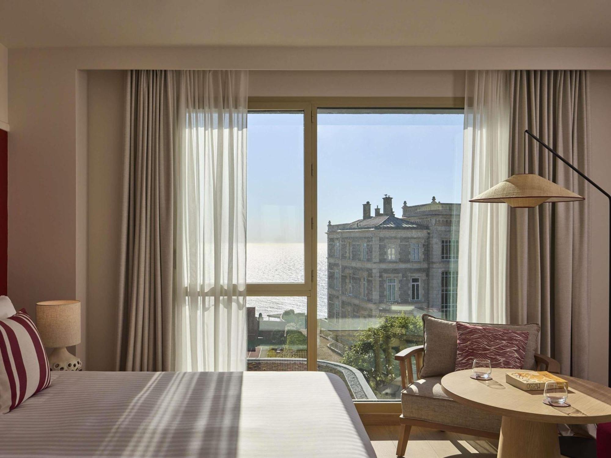 Habitación Deluxe panorámica con cama extragrande y vistas al mar