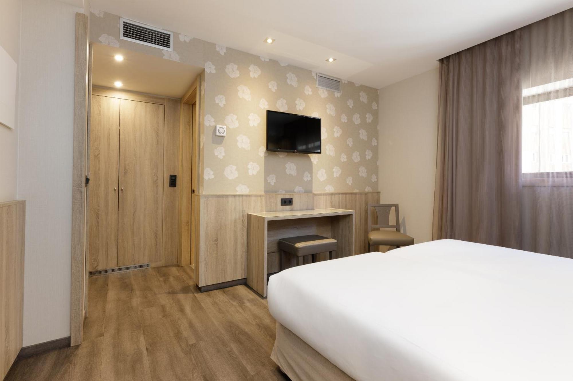 Twin Room,1716984704:JPEG