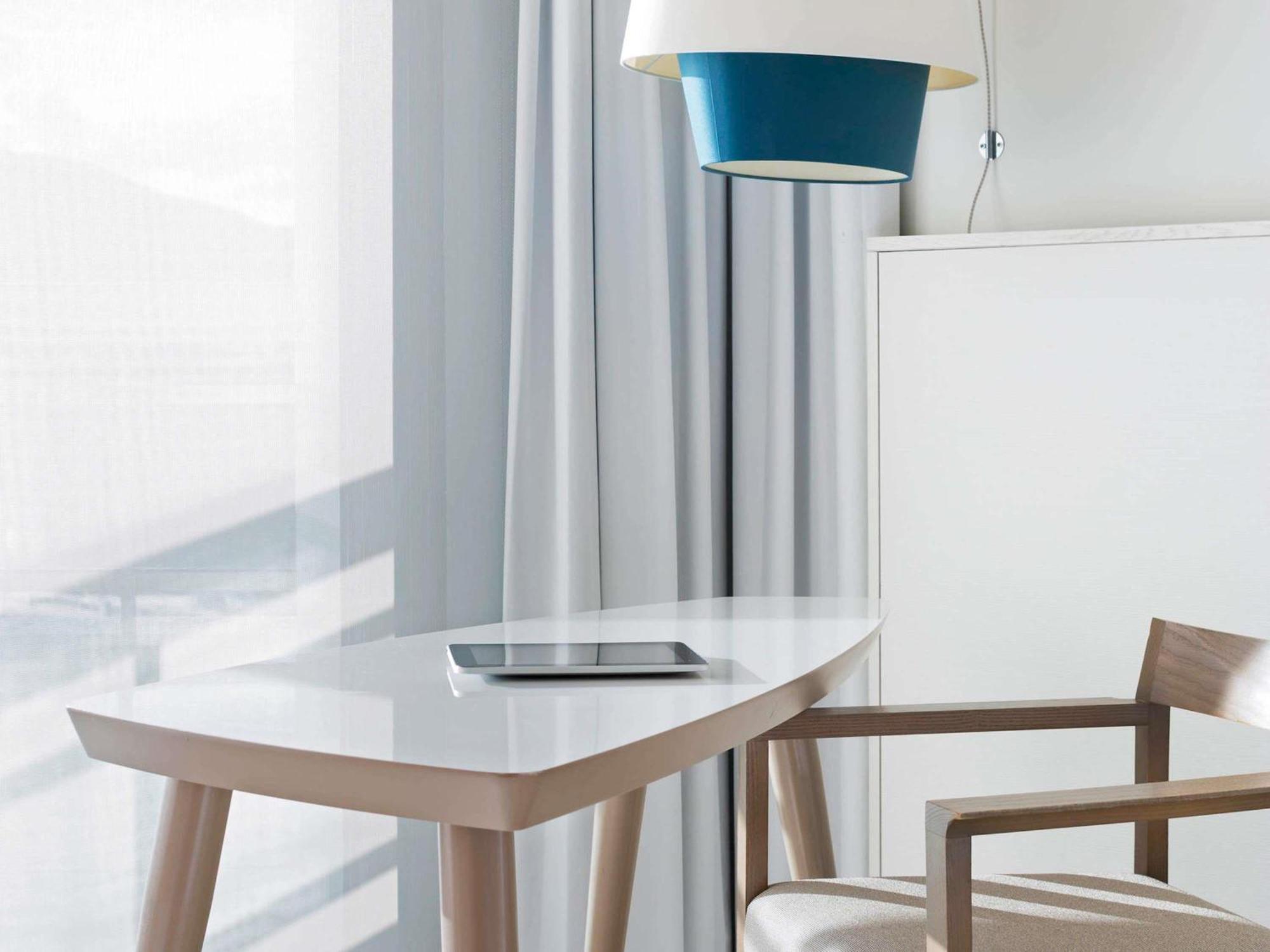 Chambre Classique avec Terrasse - Vue Partielle sur Mer