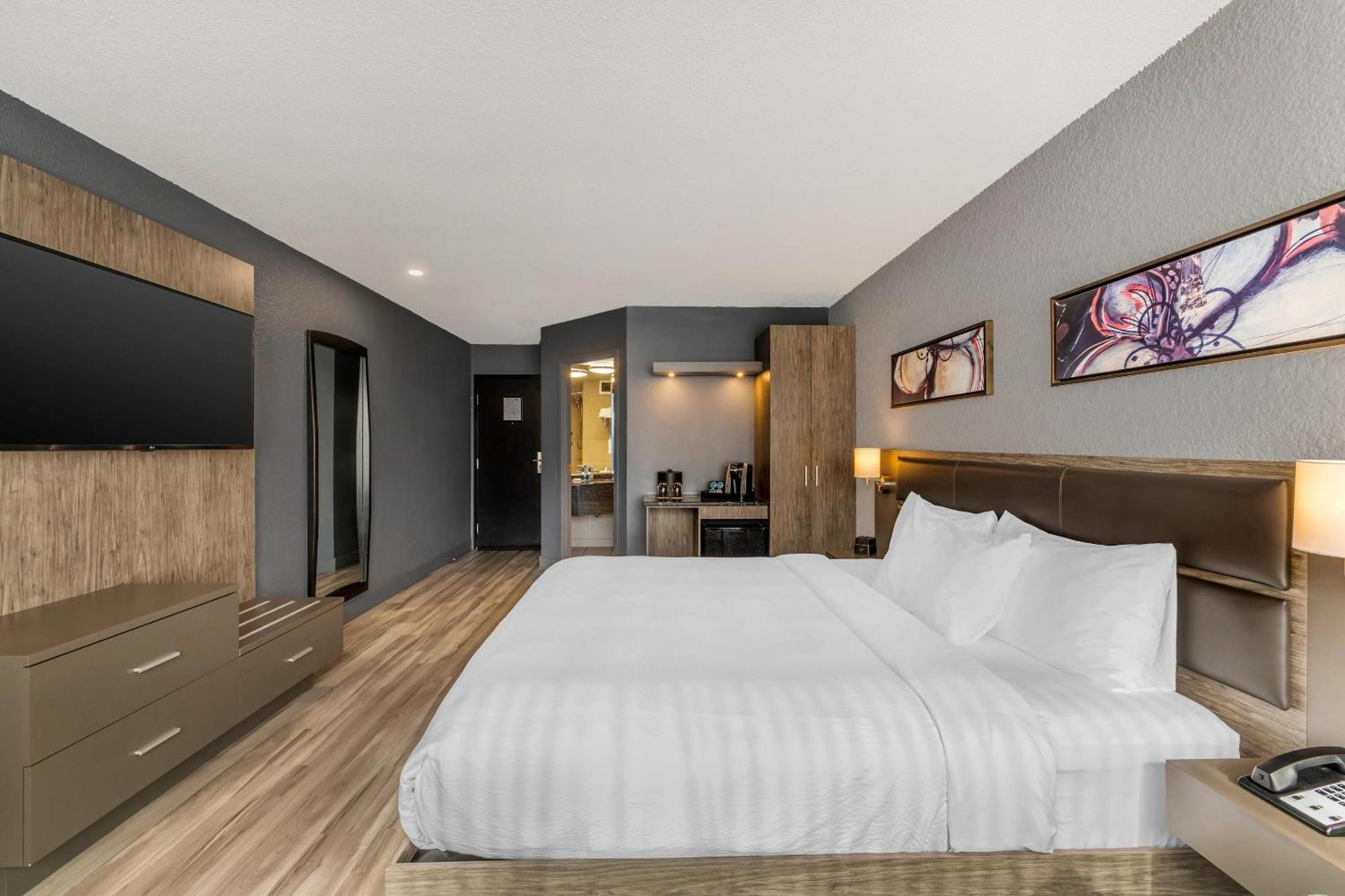 Deluxe King Room