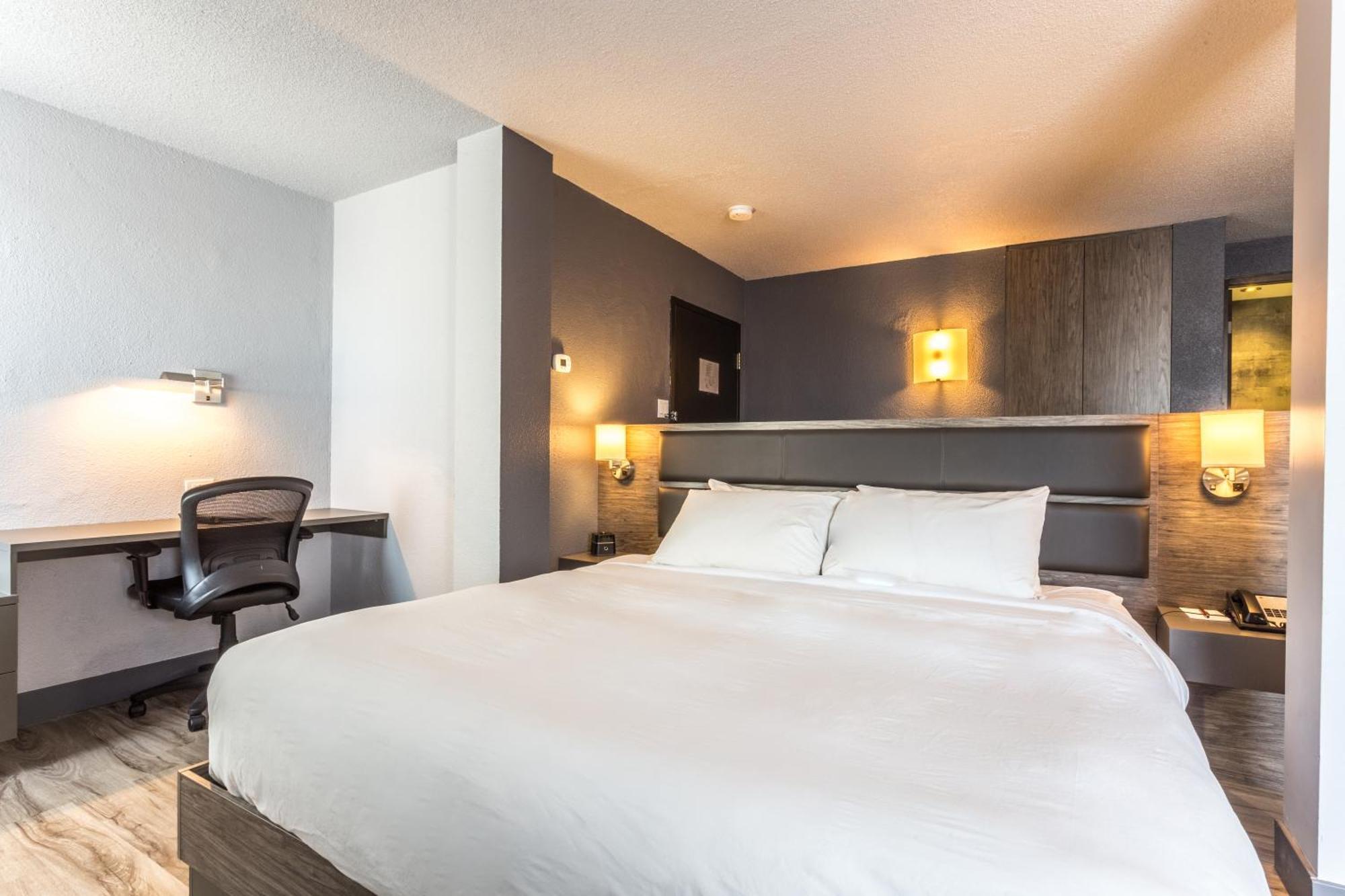 King Suite with Whirlpool - Non smoking
