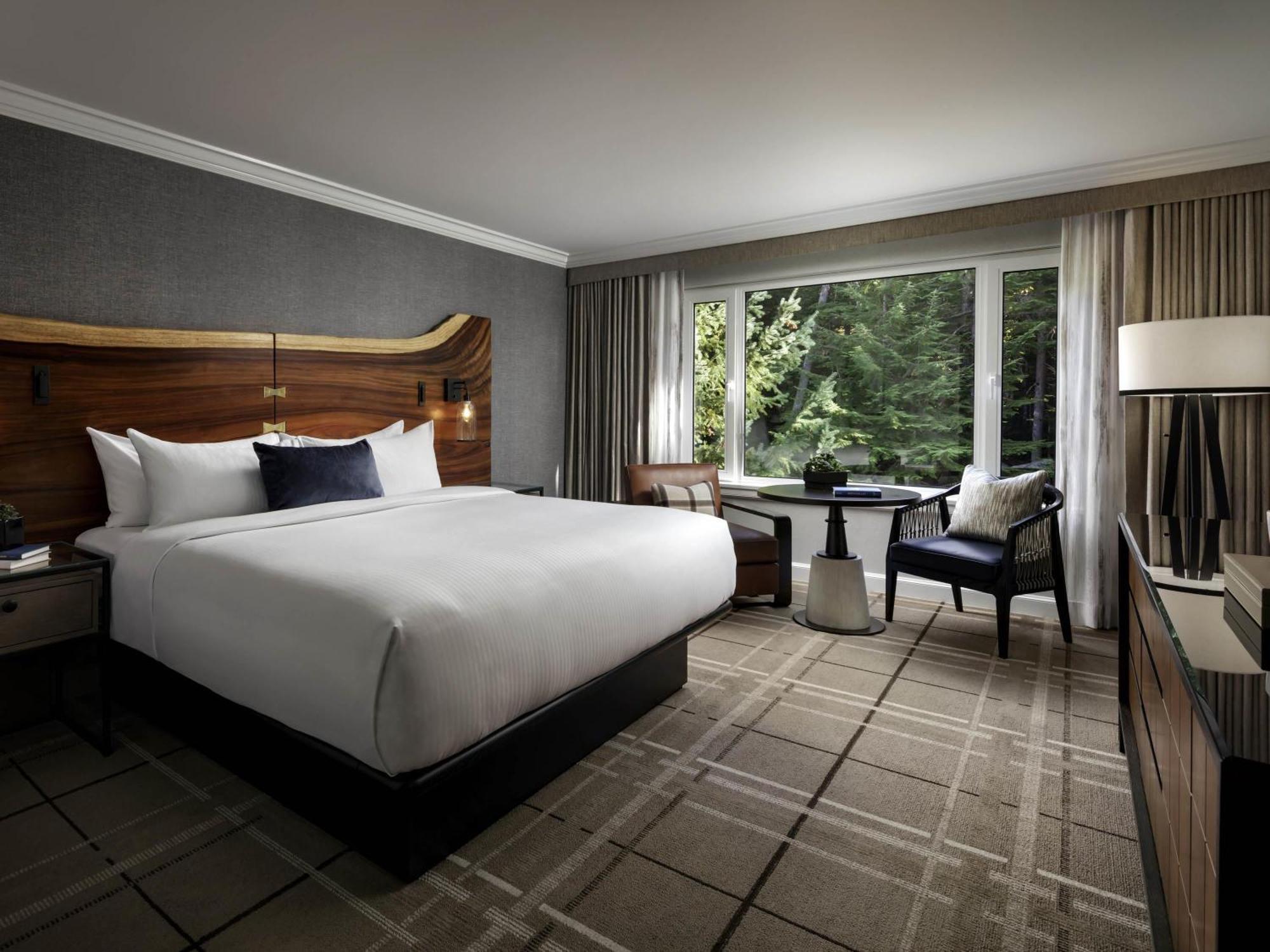 Deluxe King Room with View