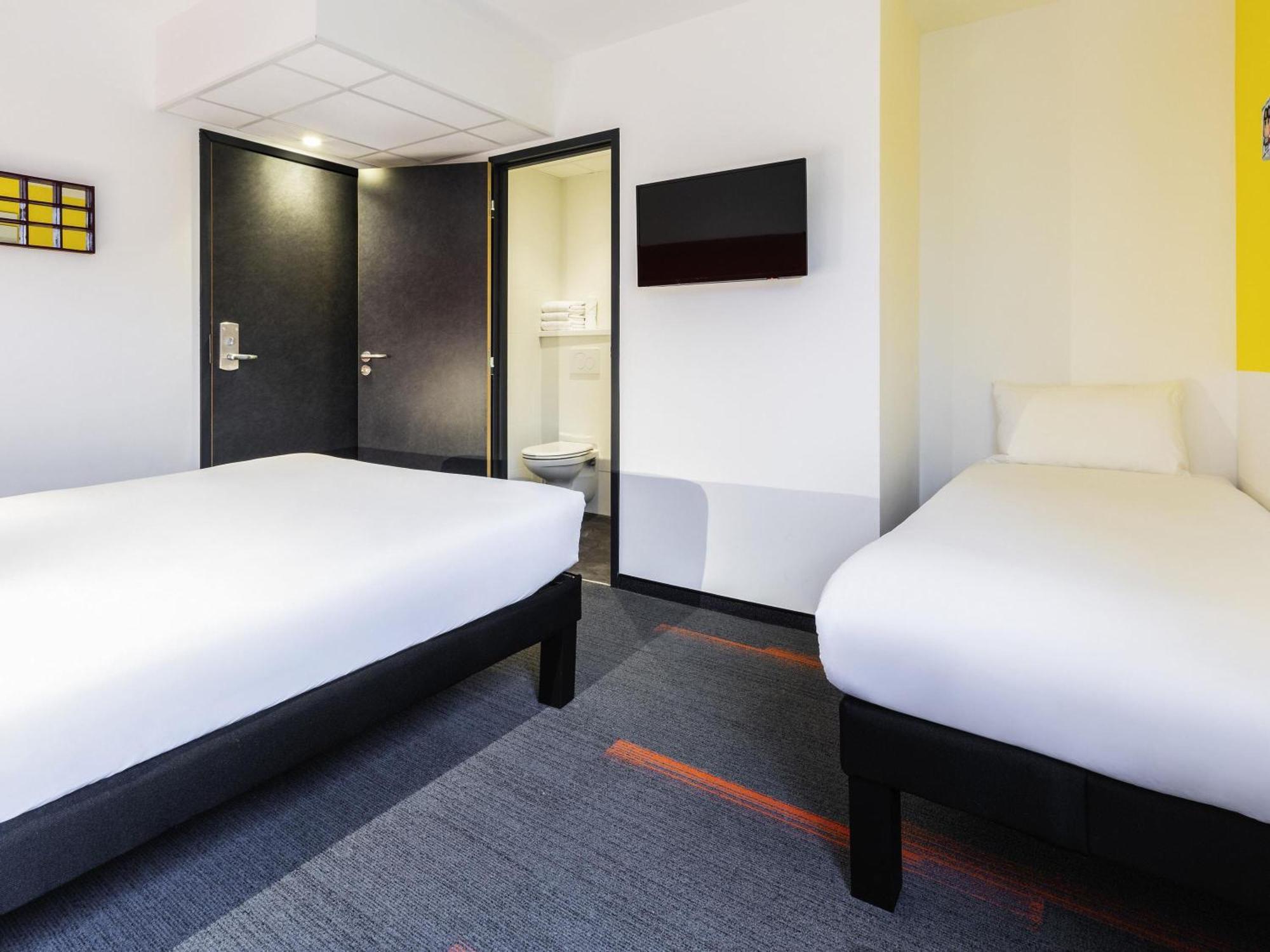 Chambre POP avec 1 Lit Double et 1 Lit Simple