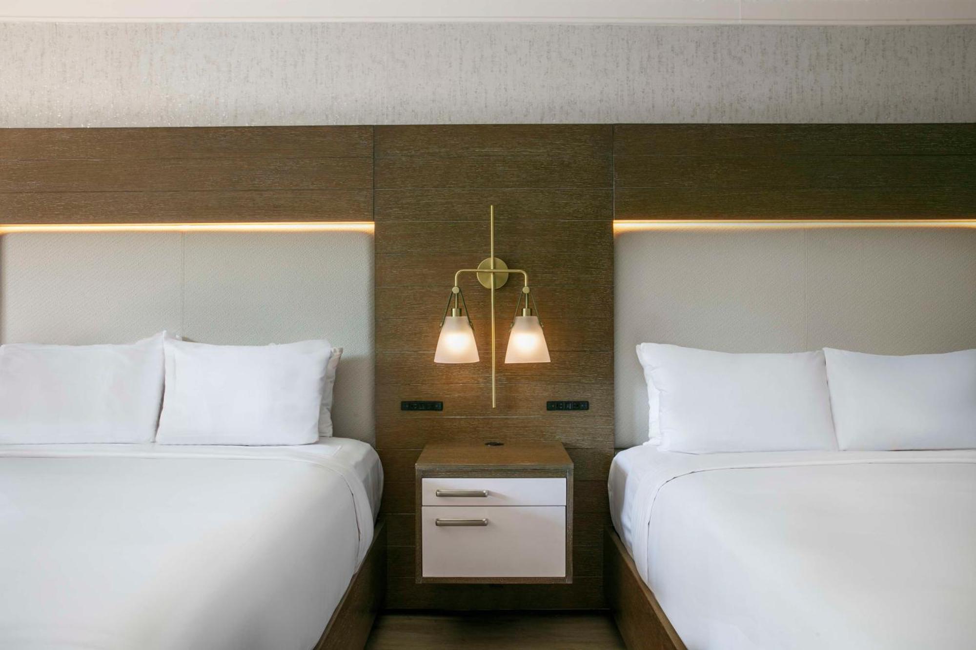 Terrace Room – Two Queens