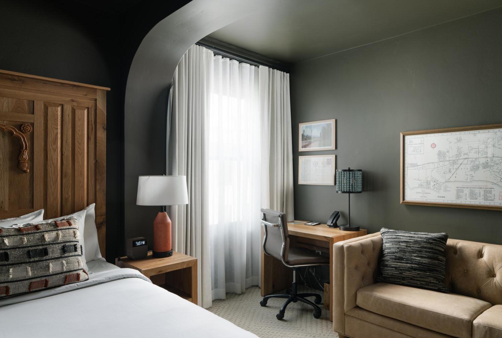 Deluxe Queen Room
