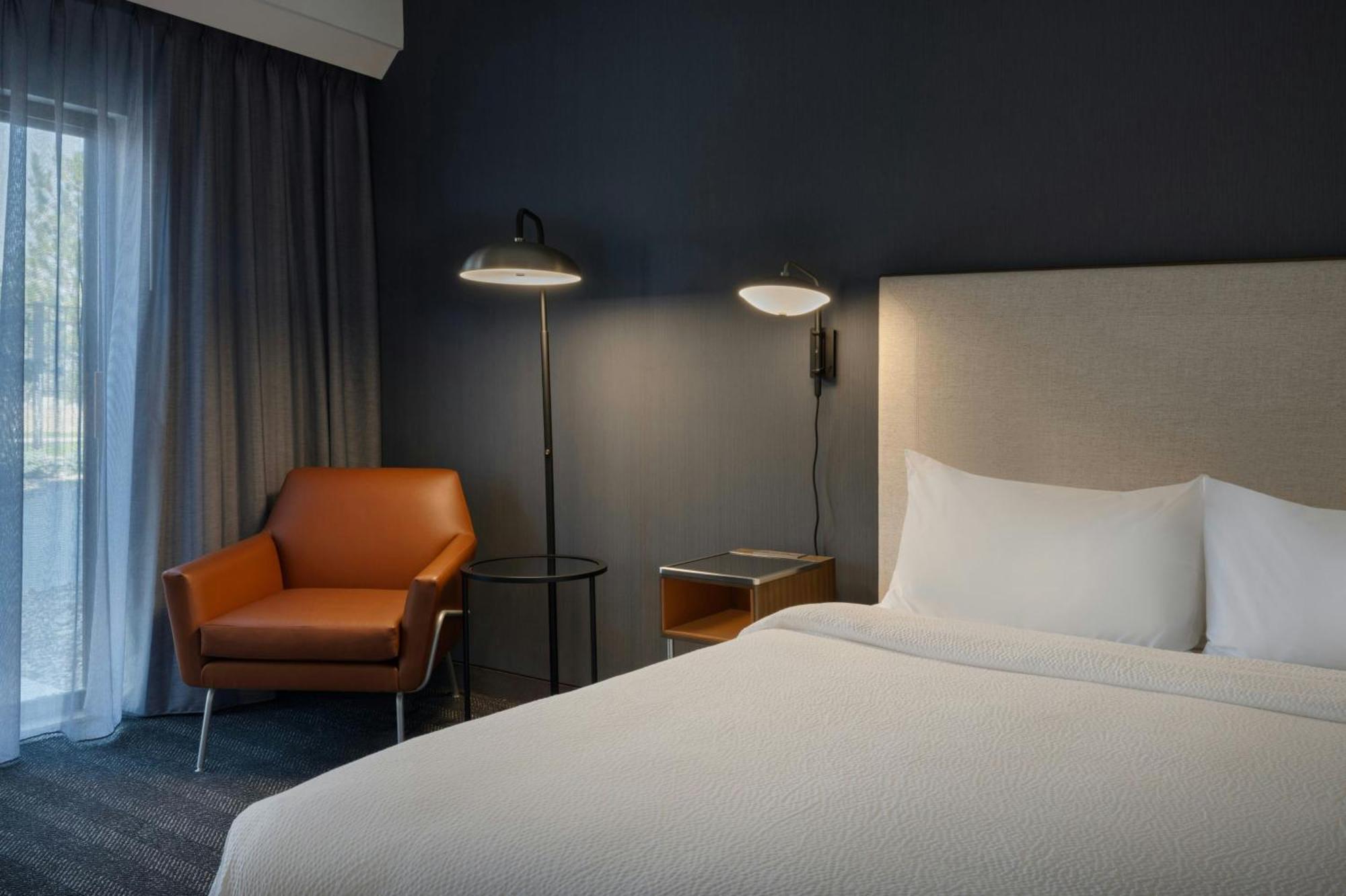 King Room with Bathtub - Mobility Access/Hearing Accessible