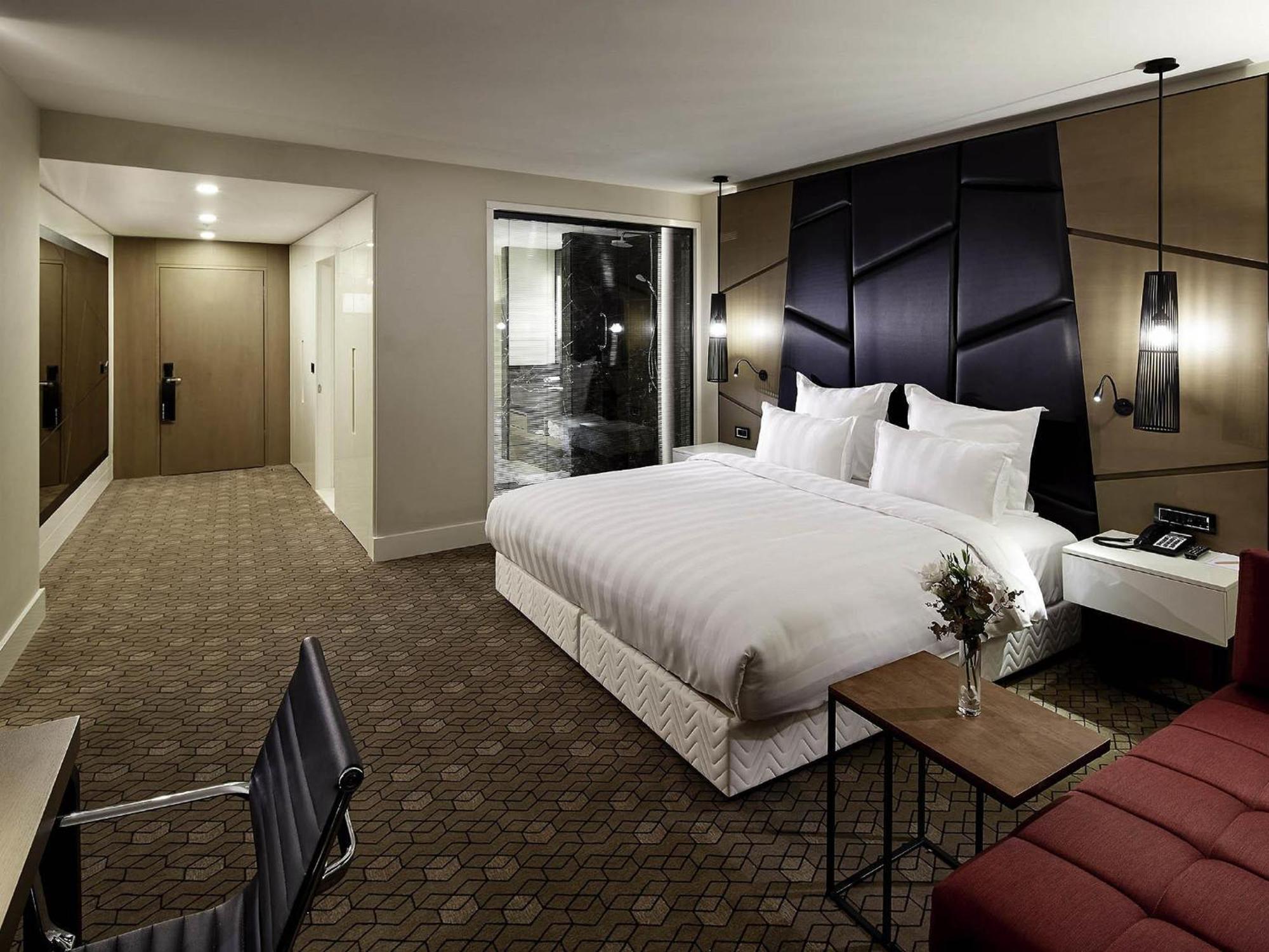 Habitación Executive con cama extragrande - Acceso al salón