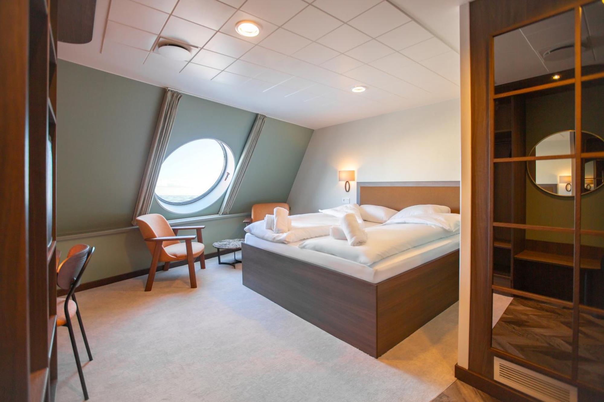 Commodore Deluxe Cabin