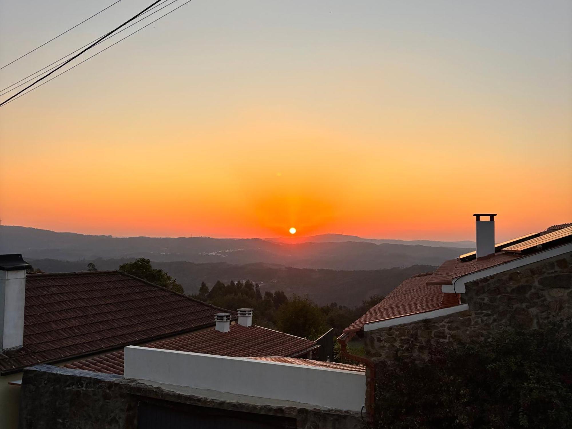Apartamento com 1 Quarto, Varanda e Vista Montanha