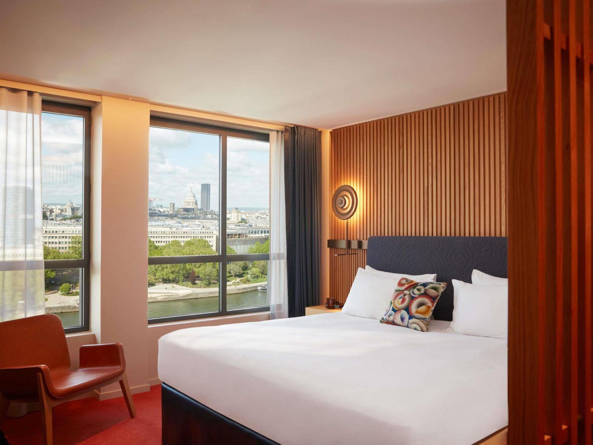 Chambre Iconique « Toits de Paris » - Vue sur Seine et Tour Eiffel